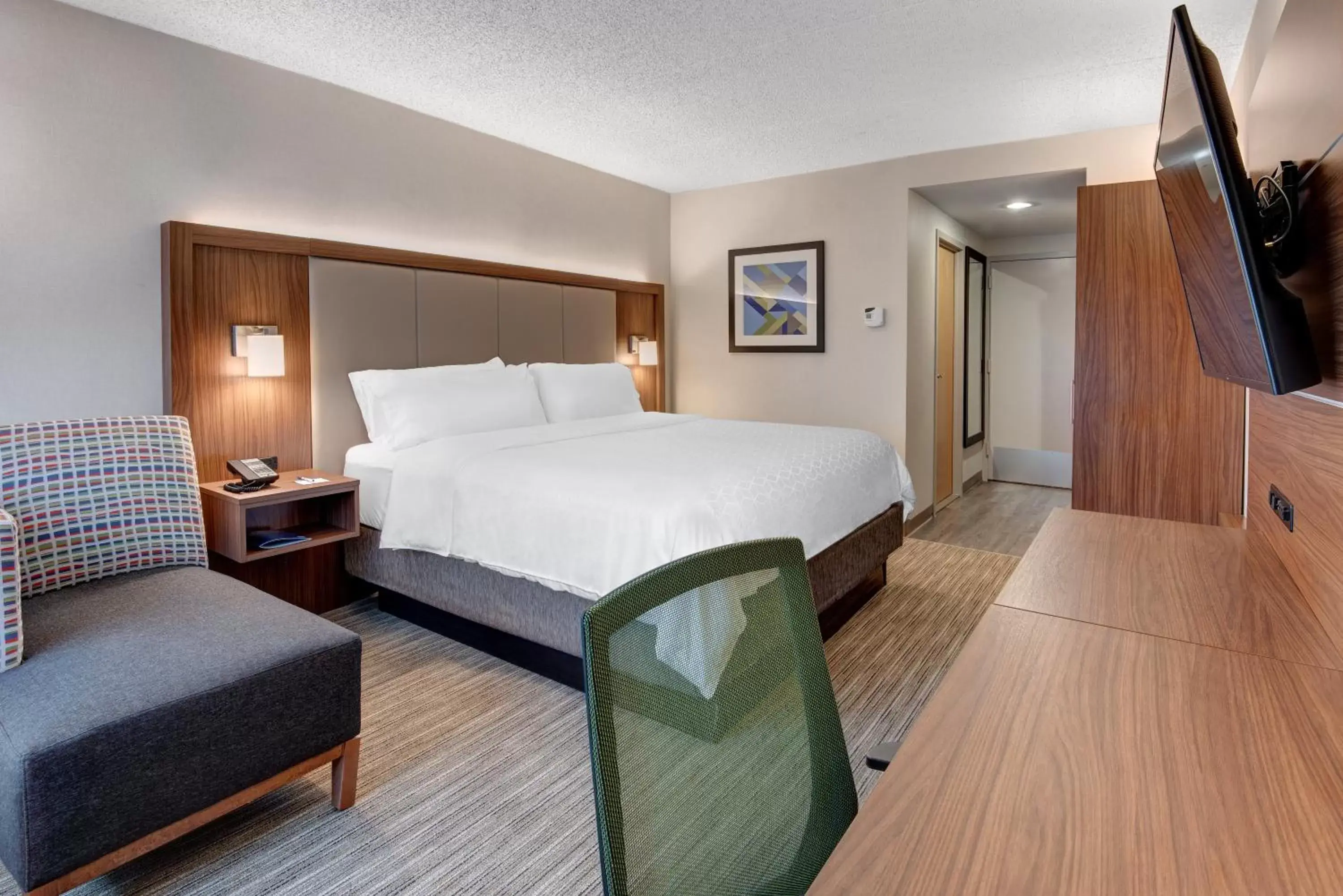 Photo of the whole room, Bed in Holiday Inn Express & Suites West Long Branch - Eatontown, an IHG Hotel