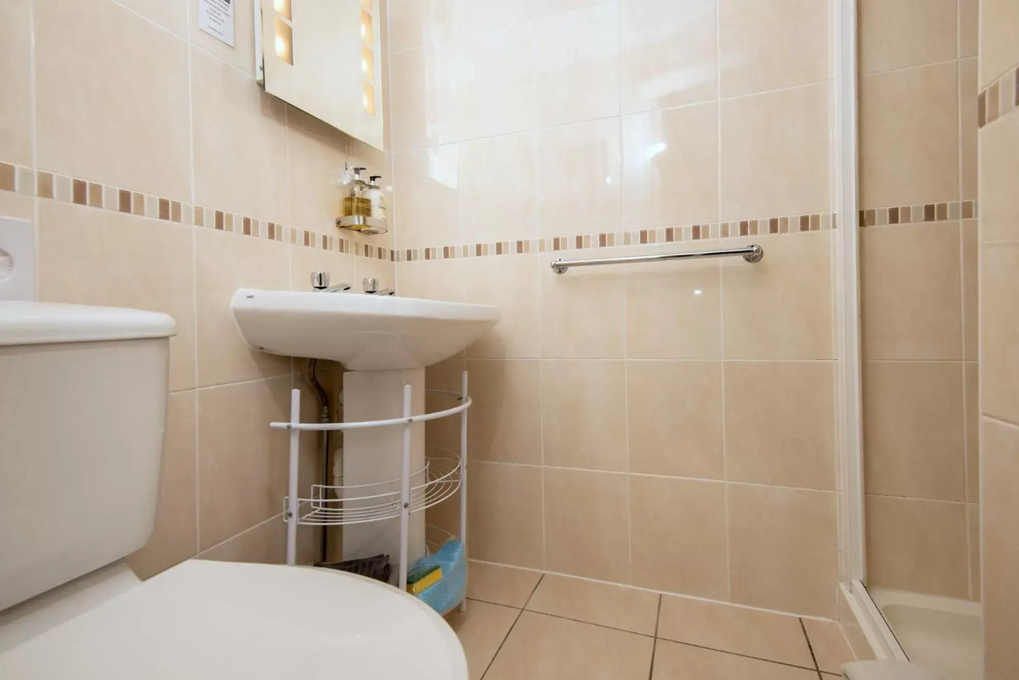 Bathroom in The Pendennis Guest House