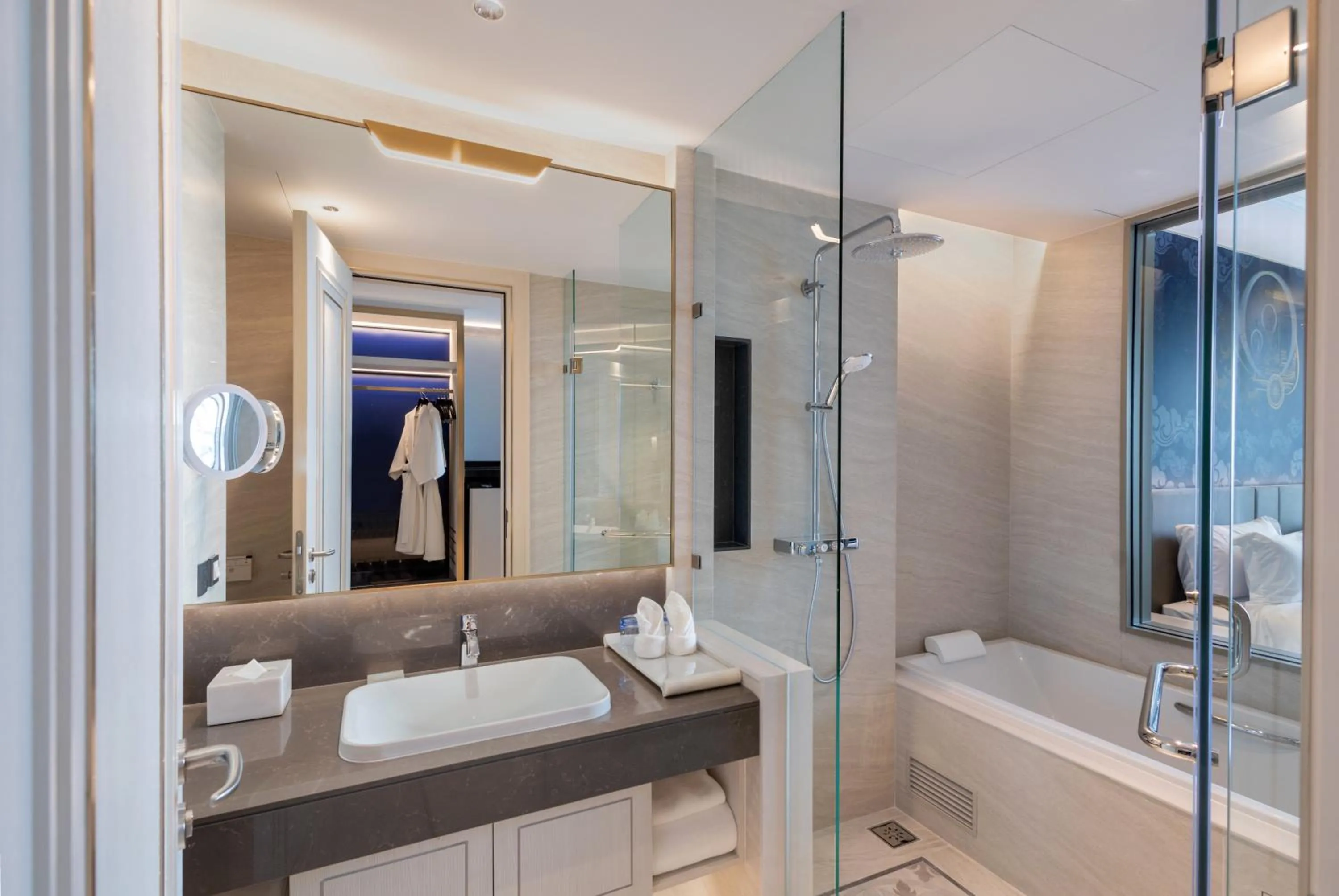 Bath in Grande Centre Point Surawong Bangkok