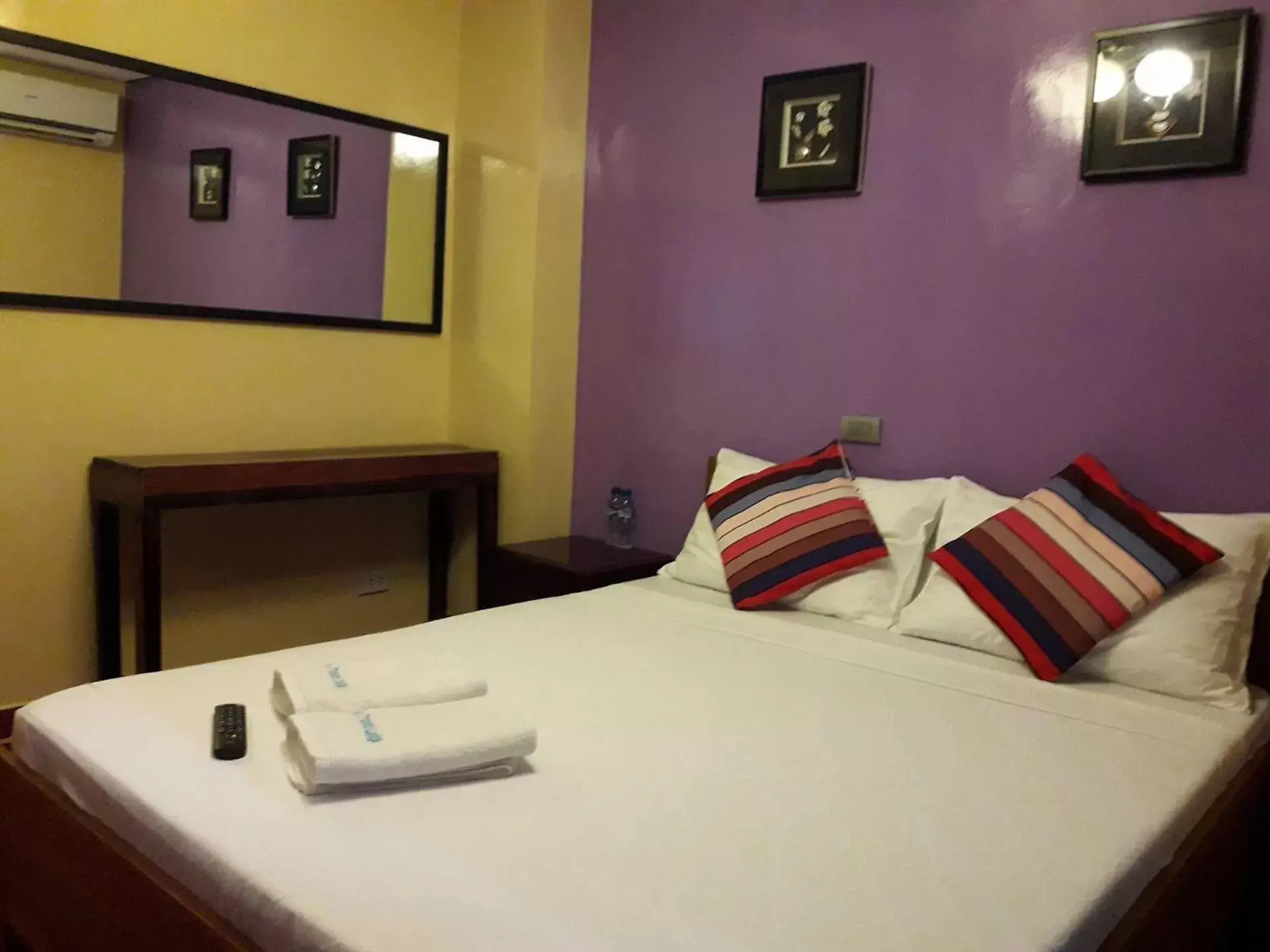 Bed in Aqua Travel Lodge Bed in Aqua Travel Lodge