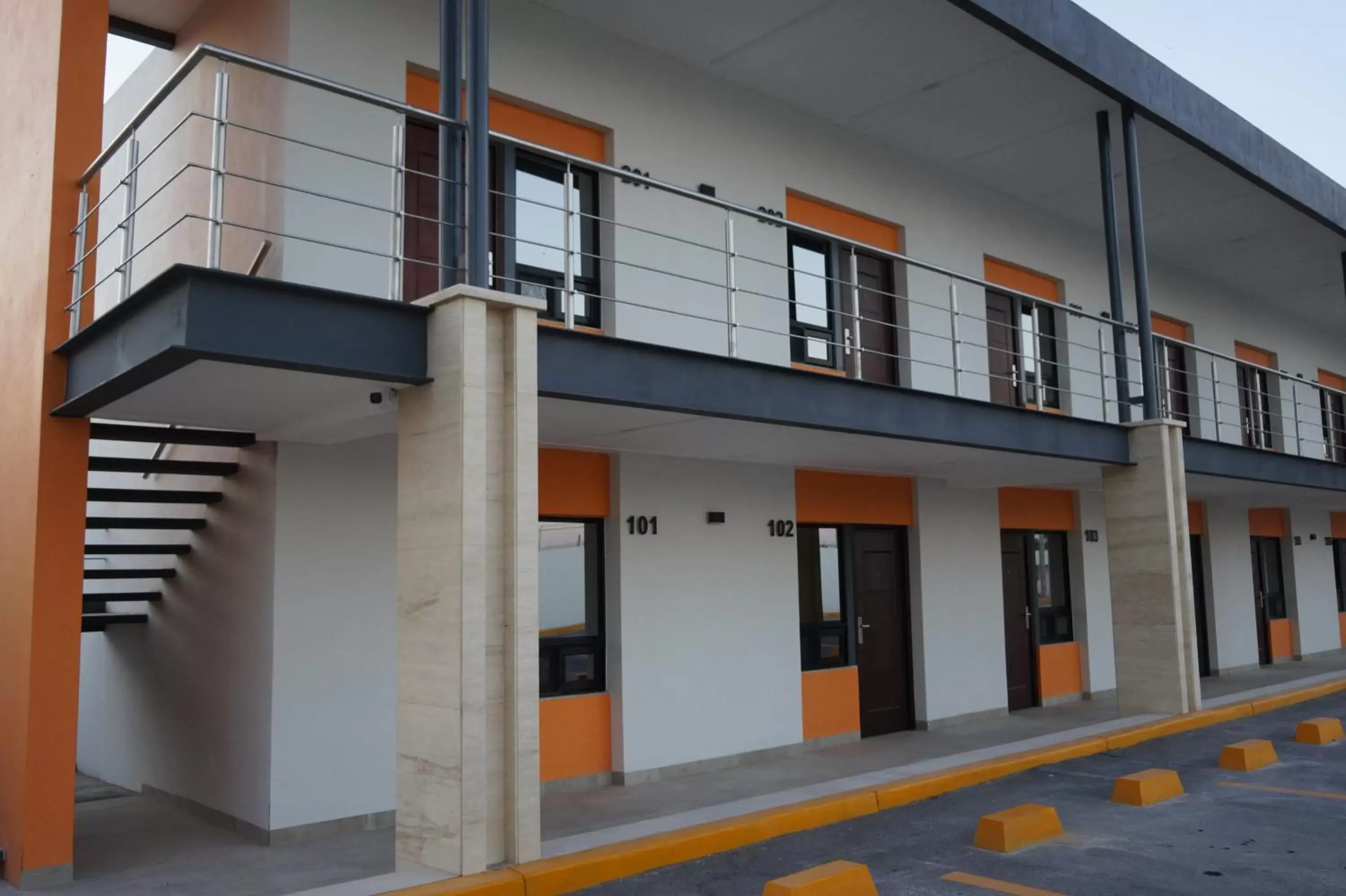 Property Building in Hotel Valle Express