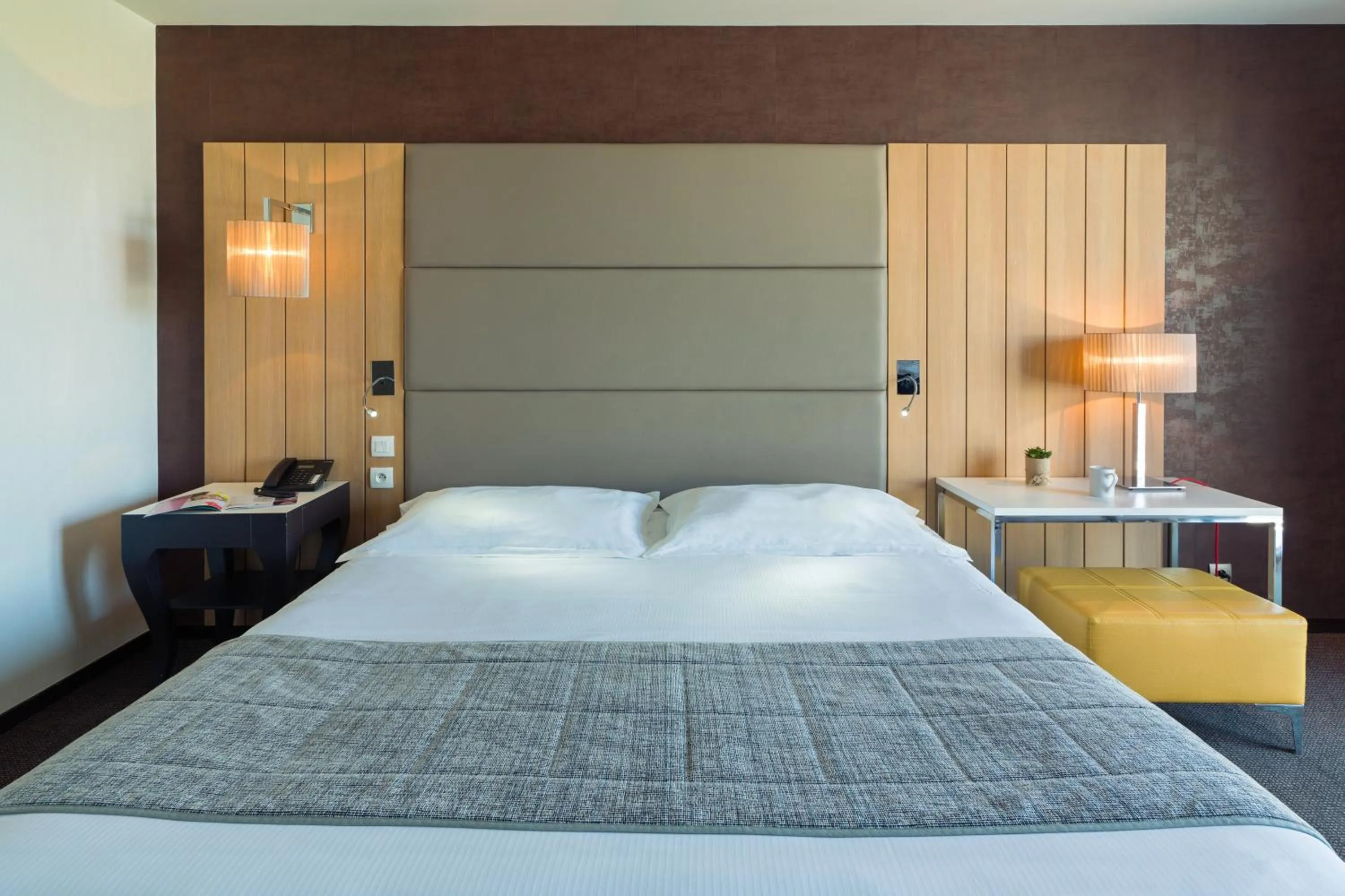 Bedroom, Bed in Thalasso Concarneau Spa Marin Resort