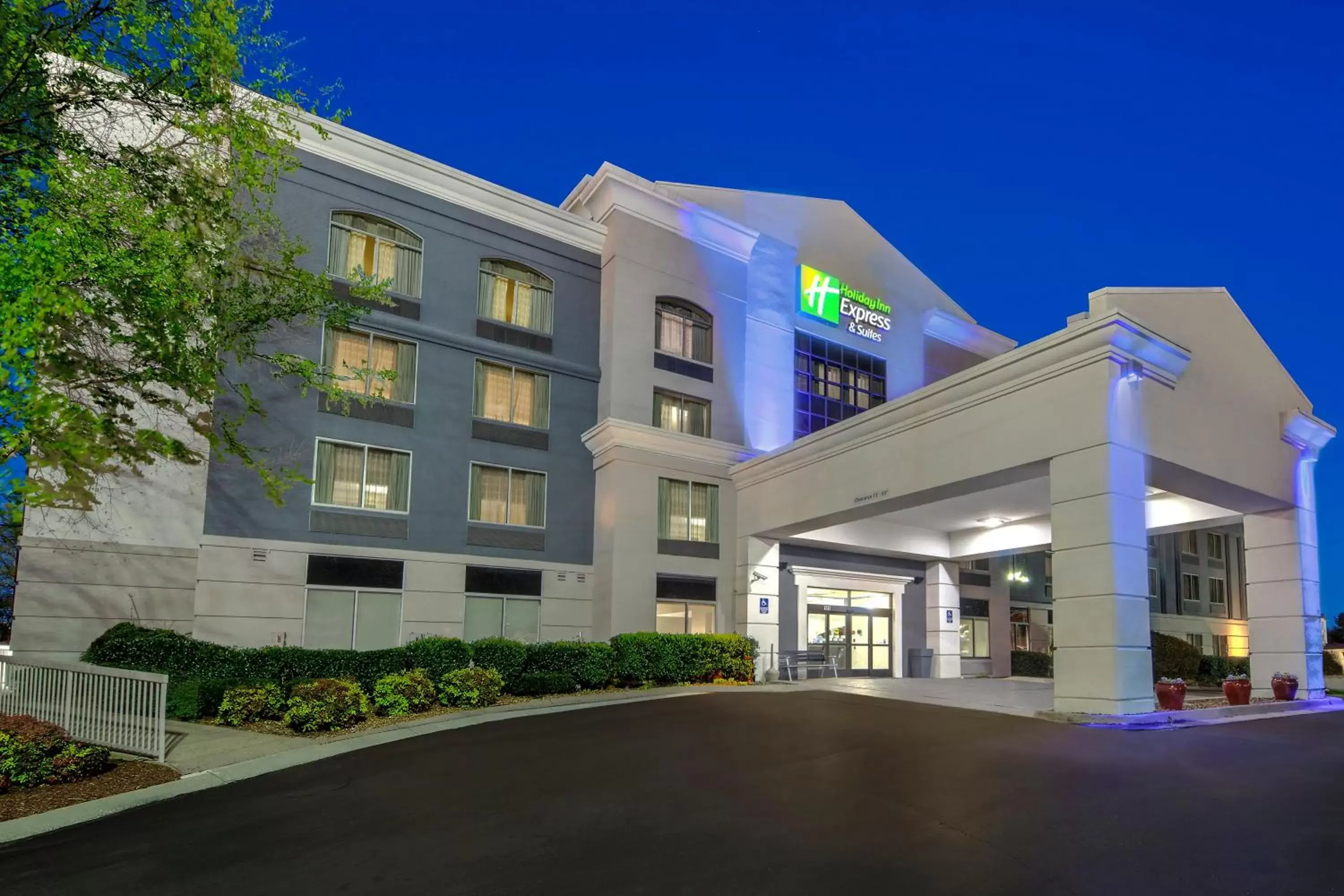 Property Building in Holiday Inn Express Murfreesboro Central, an IHG Hotel