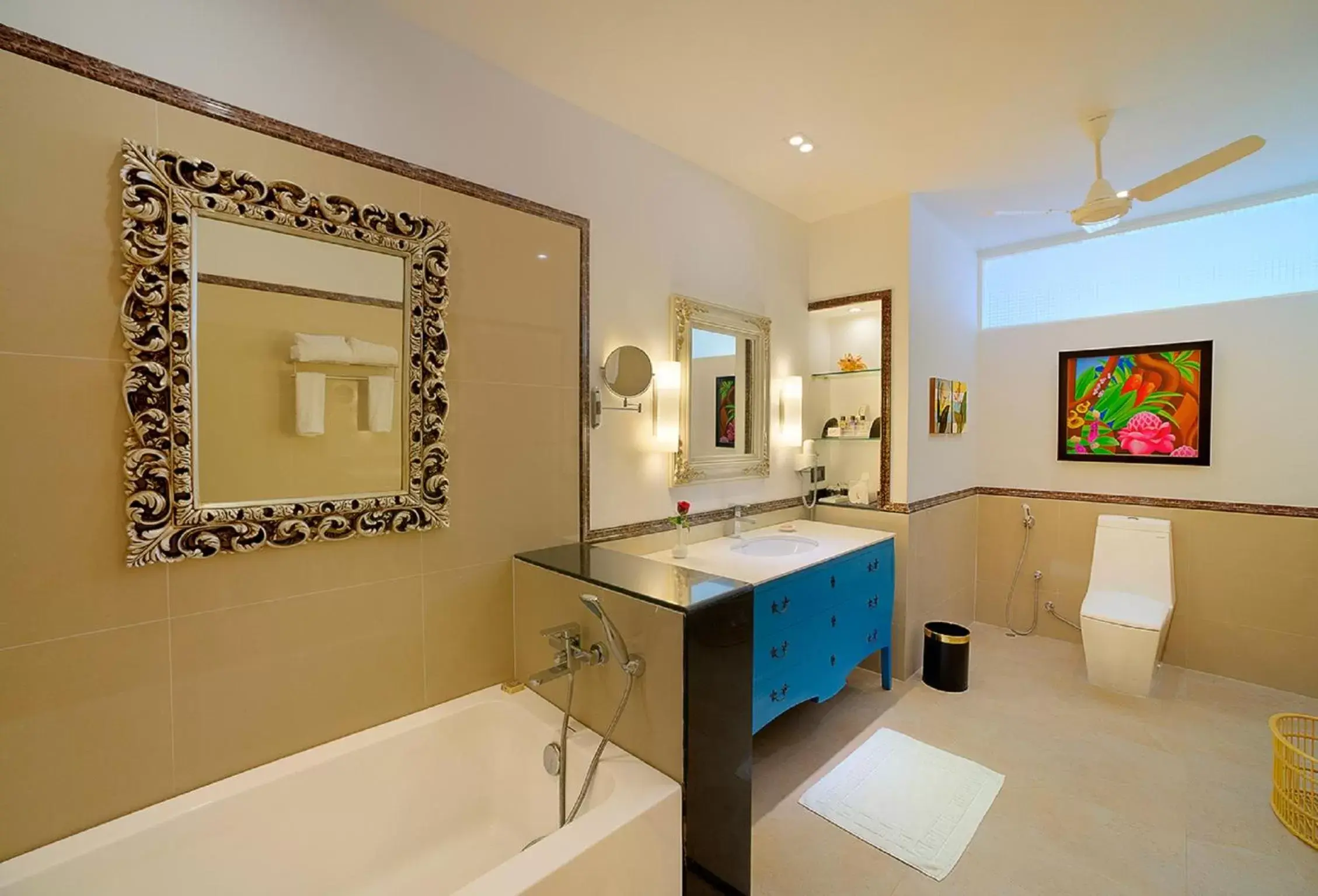 Bathroom, Kitchen/Kitchenette in Mayfair Waves