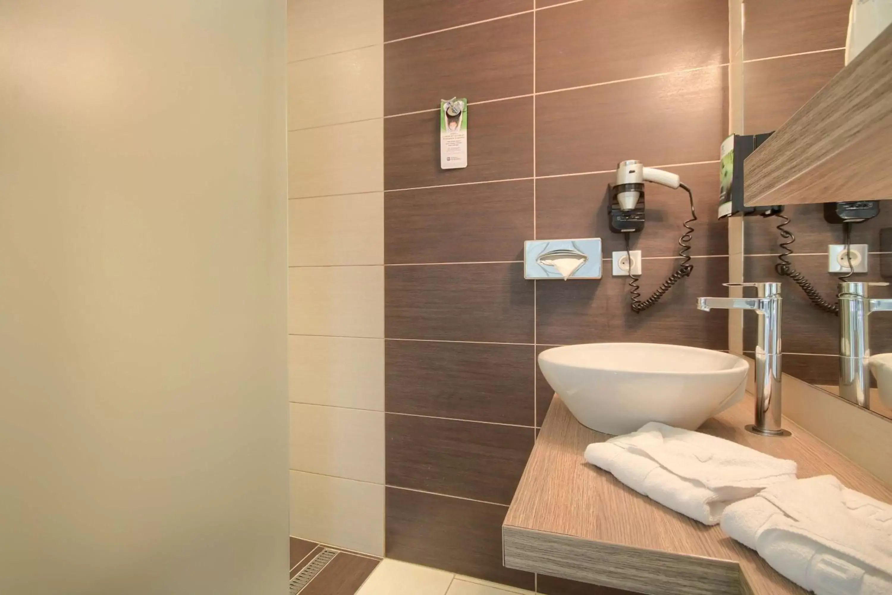 Bathroom in Sure Hotel by Best Western Reims Nord