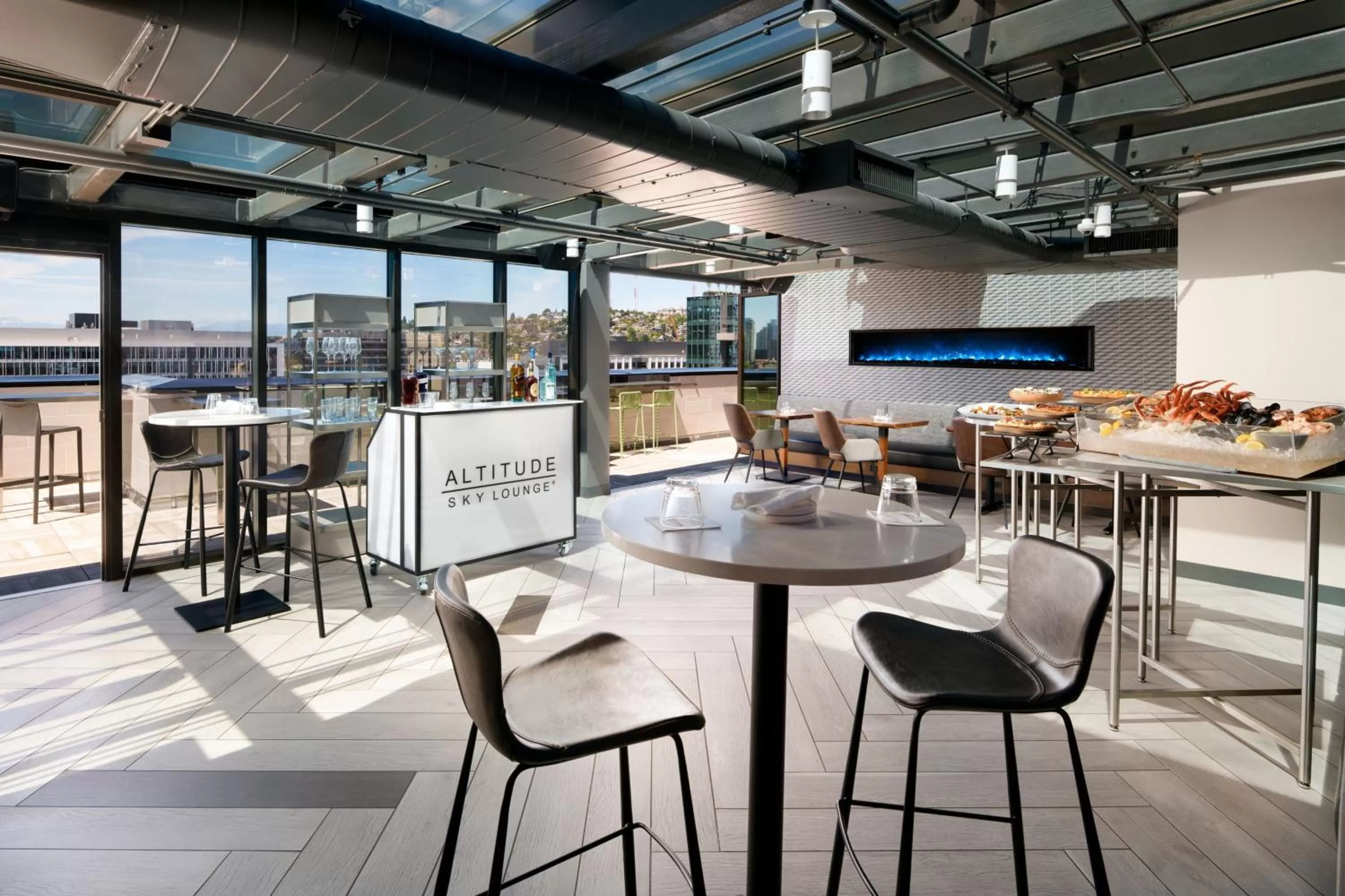 Lounge or bar in Astra Hotel, Seattle, a Tribute Portfolio Hotel