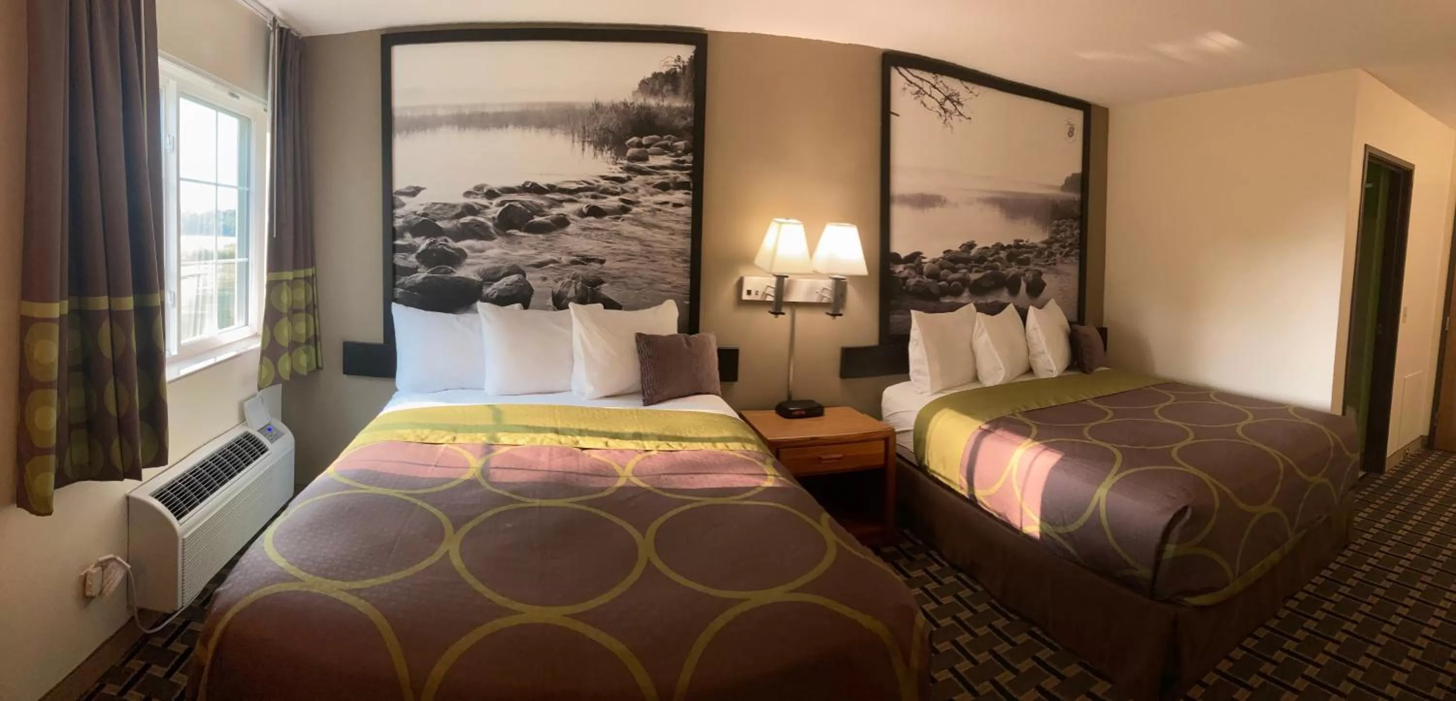 Bed in Super 8 by Wyndham Chisago City