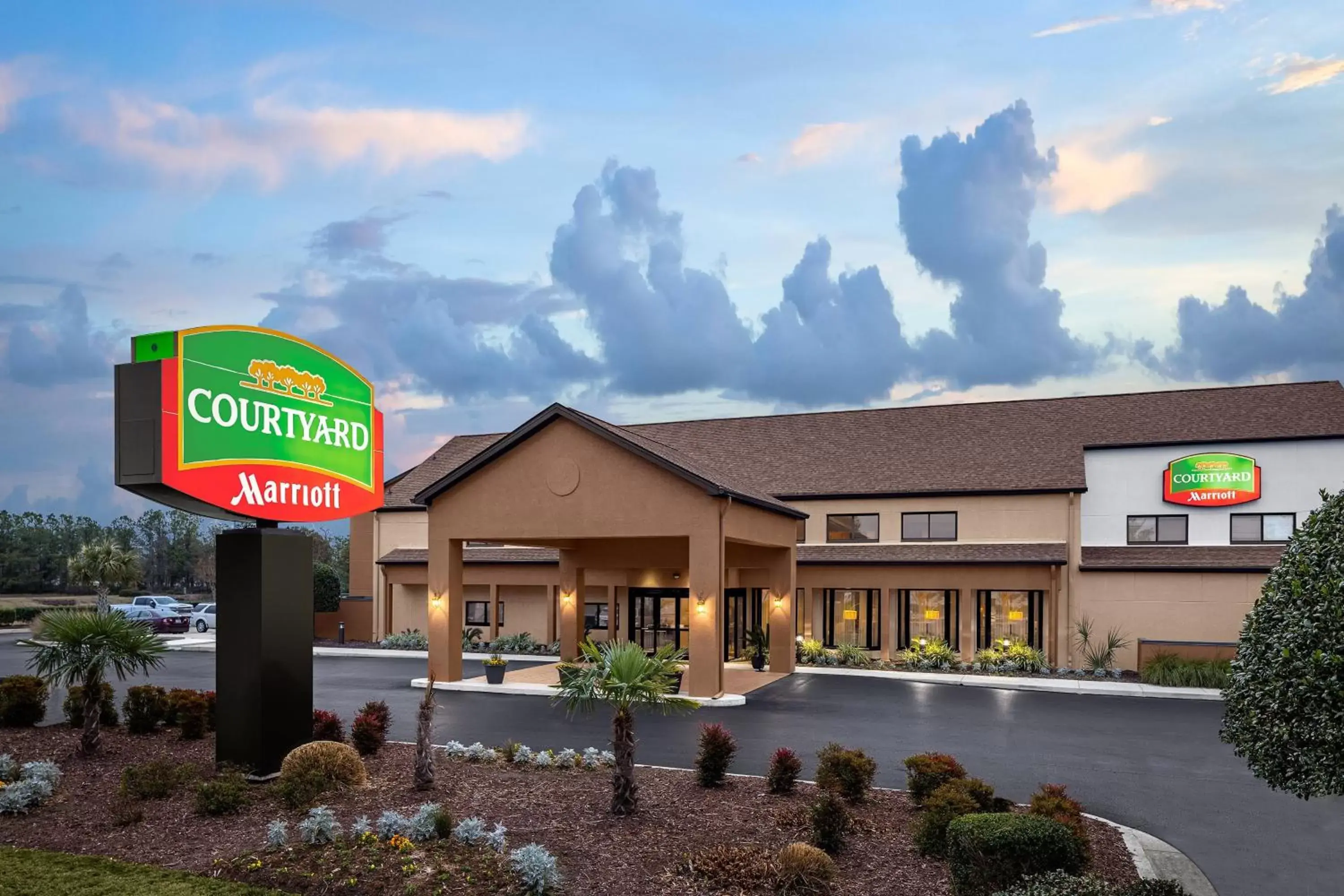 Property Building in Courtyard by Marriott Wilmington/Wrightsville Beach