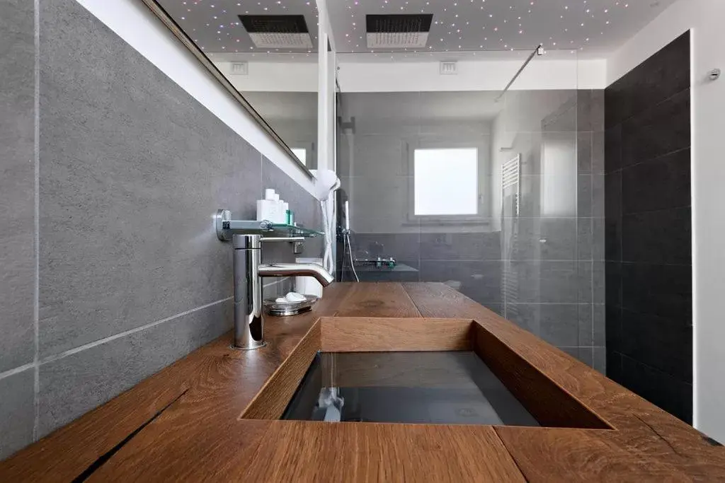 Kitchen/Kitchenette in nautilus b&b suite design