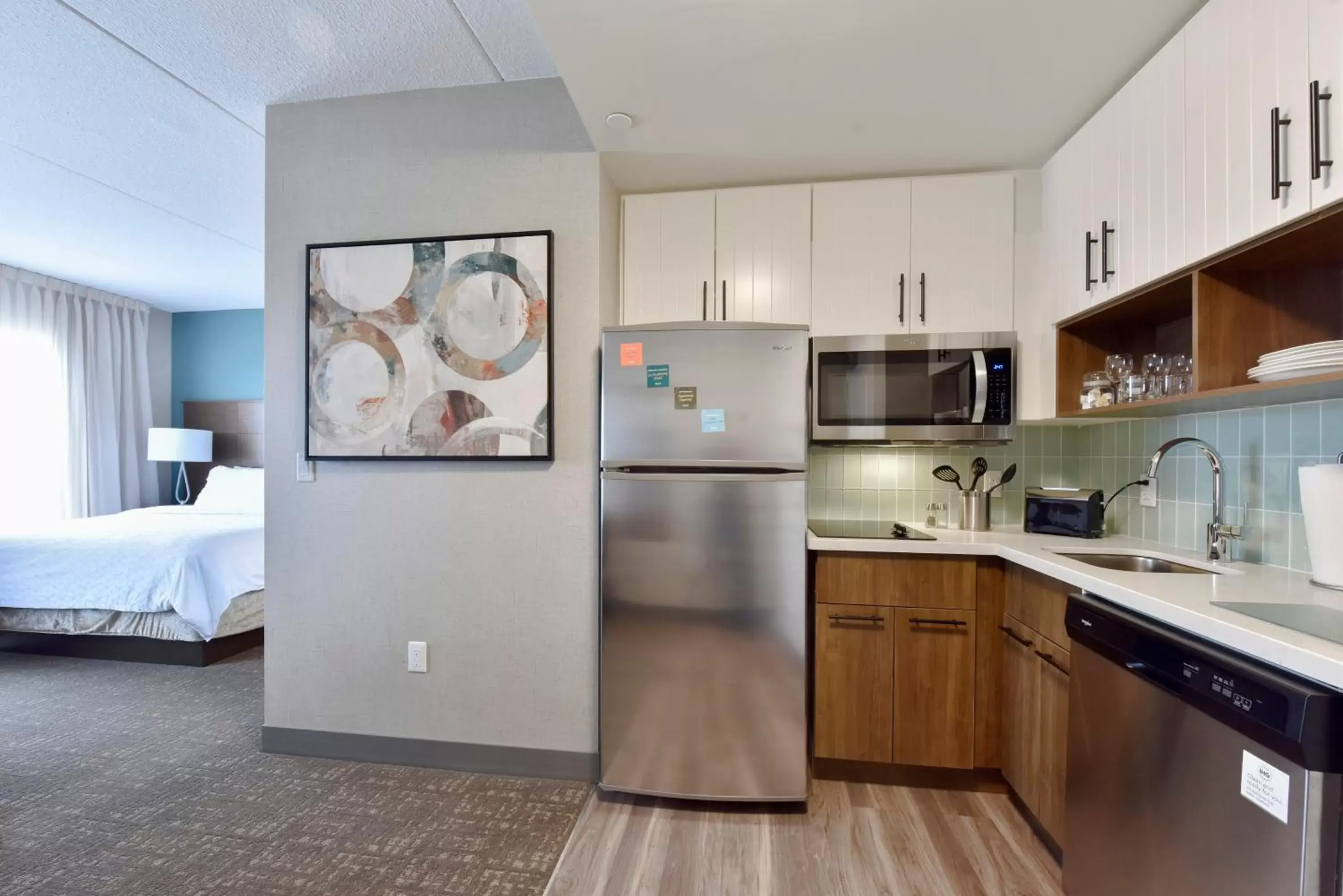 Photo of the whole room, Kitchen/Kitchenette in Staybridge Suites - Waterloo - St. Jacobs Area