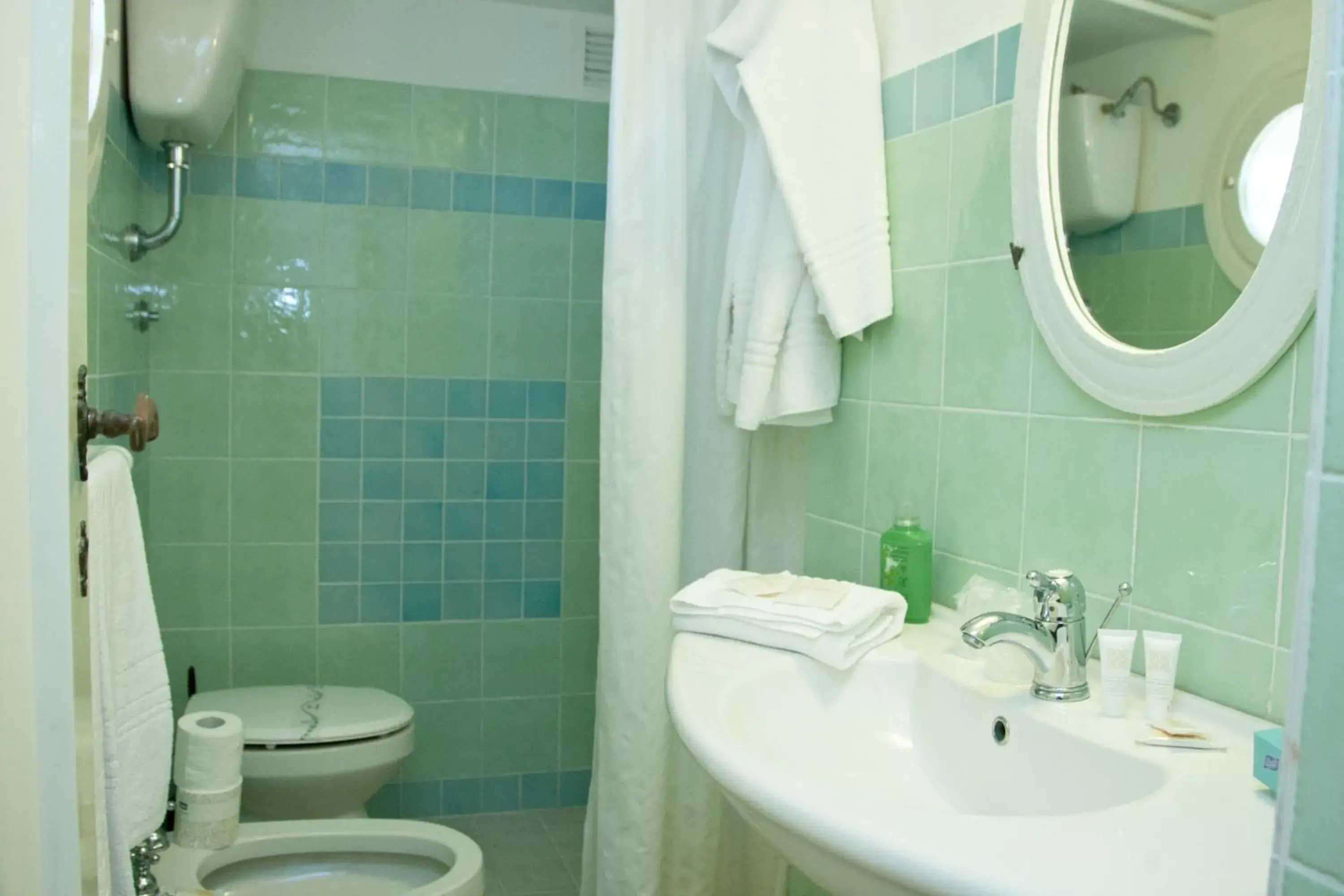 Toilet, Bathroom in Hotel Ristorante Maga Circe