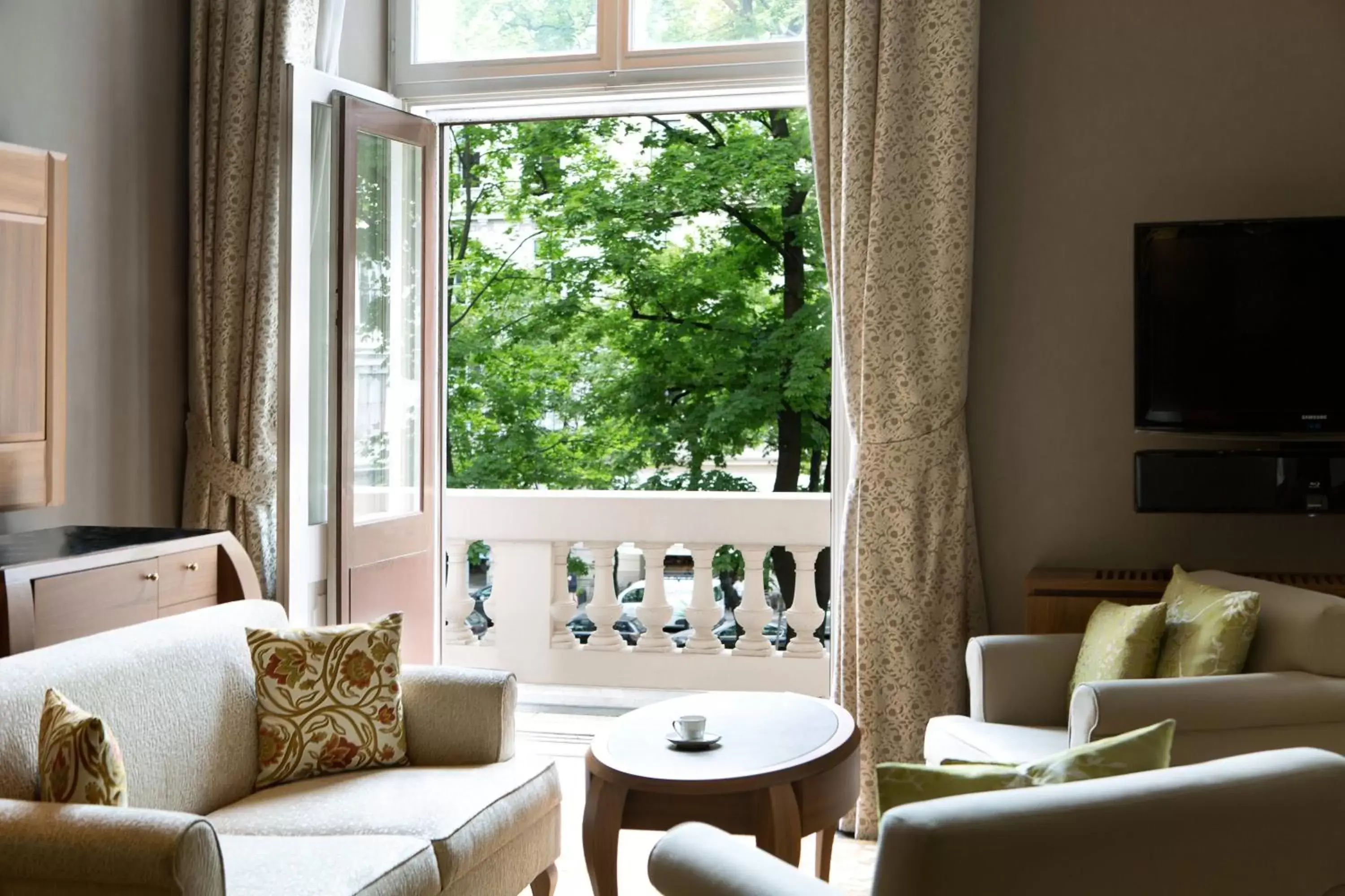 Photo of the whole room, Seating Area in The Ritz-Carlton, Vienna