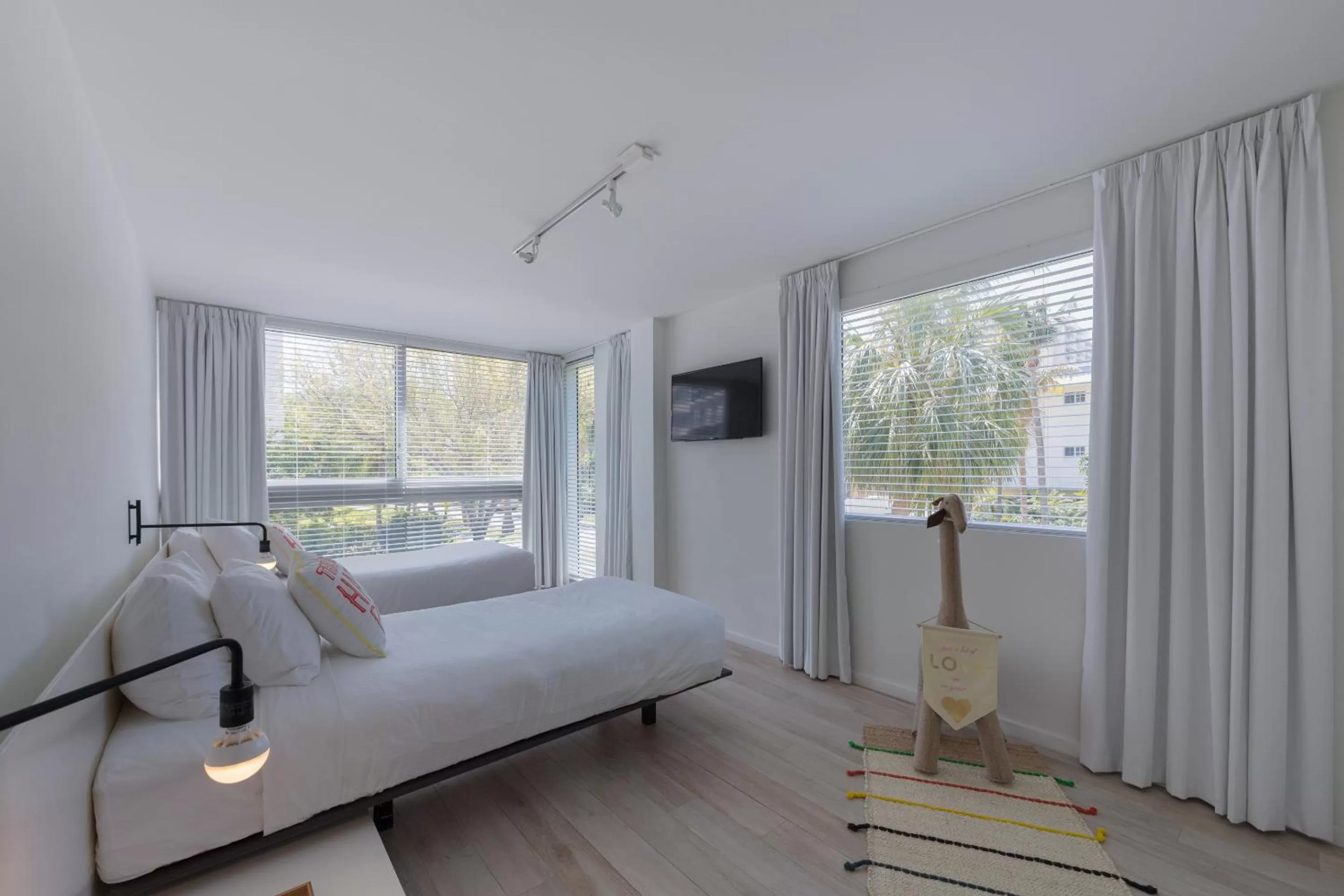 Bedroom, Bed in Beach Haus Key Biscayne Contemporary Apartments