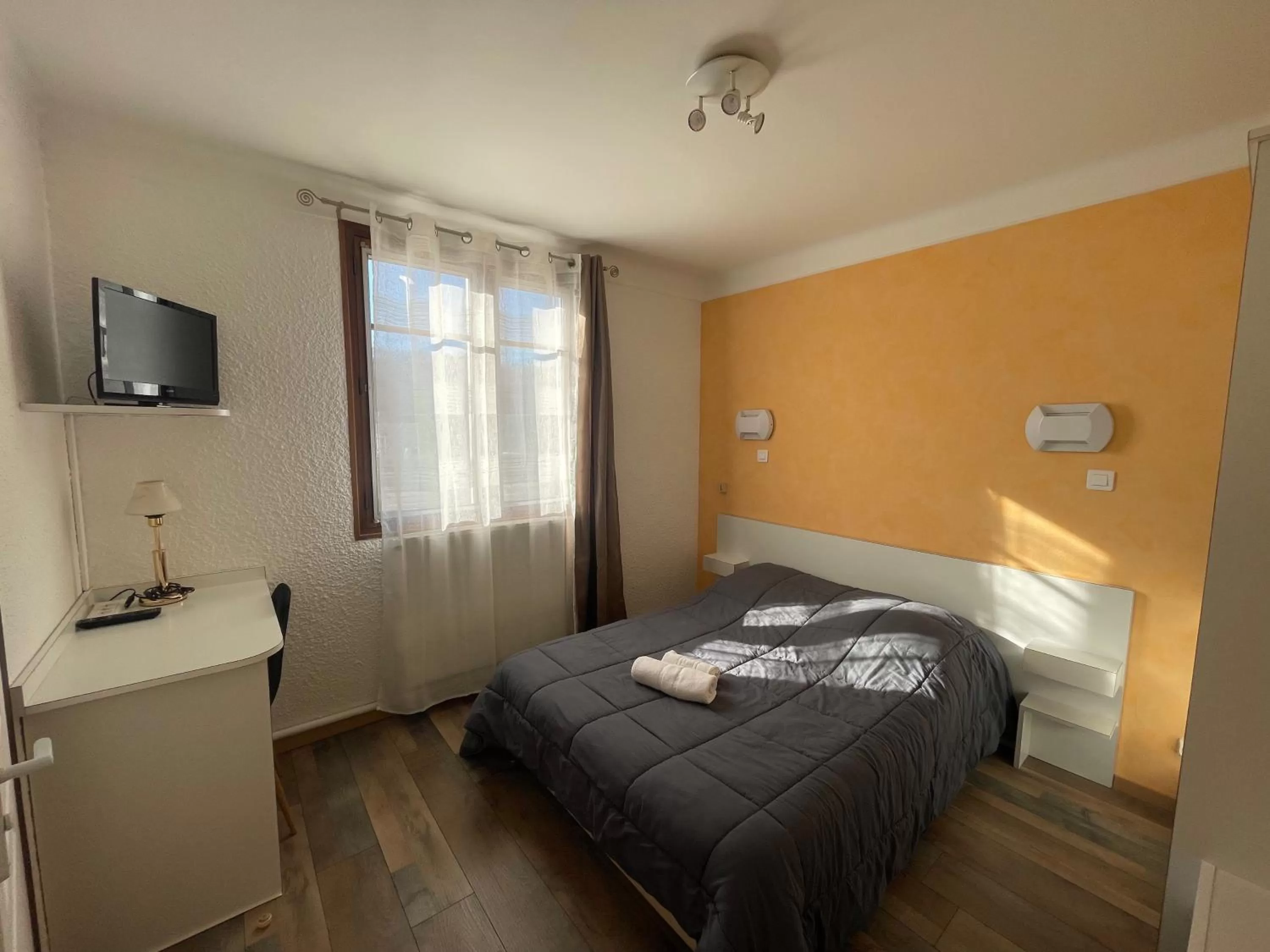 Bed in Hotel Les Chênes