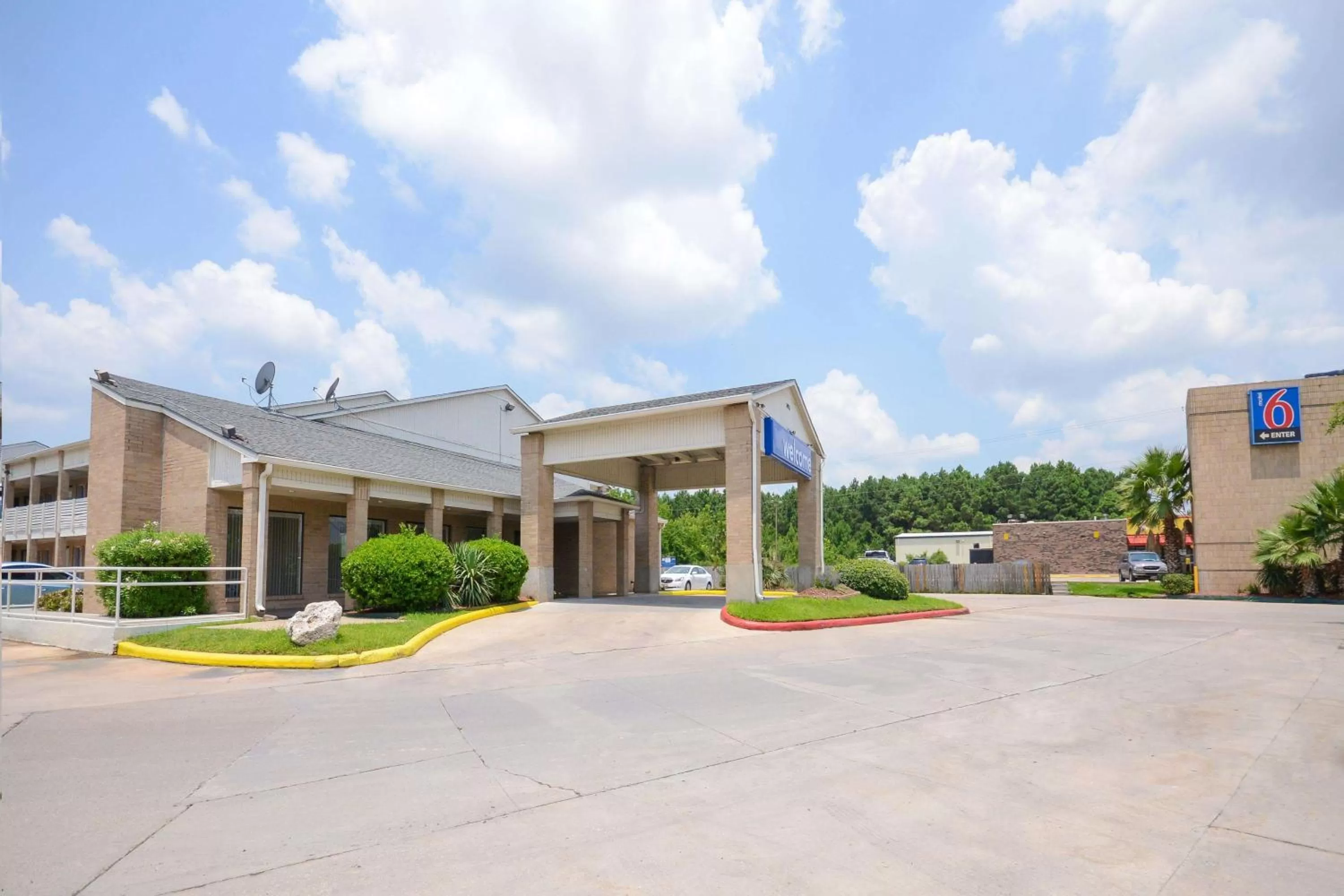 Property building in Motel 6-Baytown, TX - Baytown East