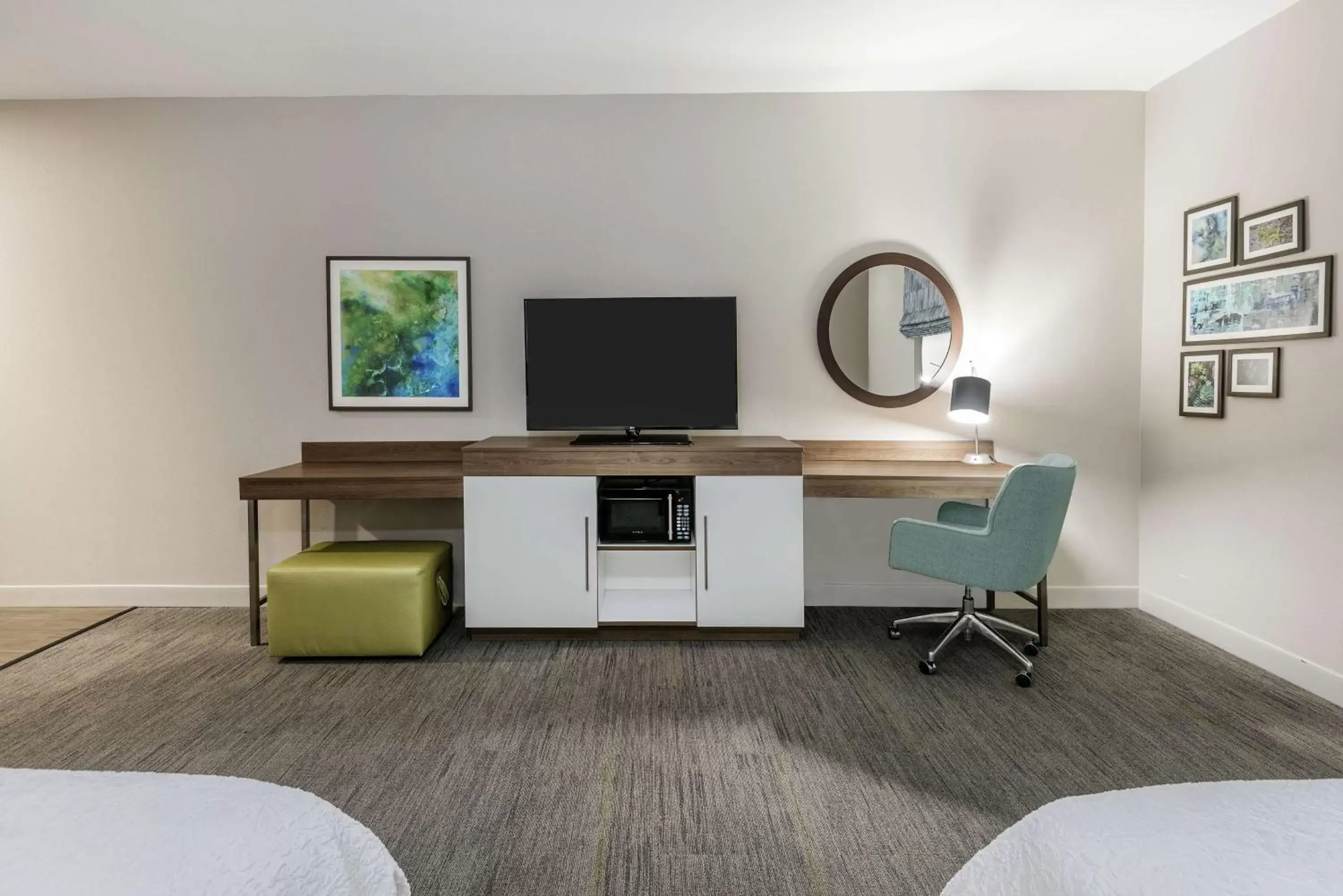 Bedroom, TV/Entertainment Center in Hampton Inn & Suites By Hilton-Corpus Christi Portland,Tx