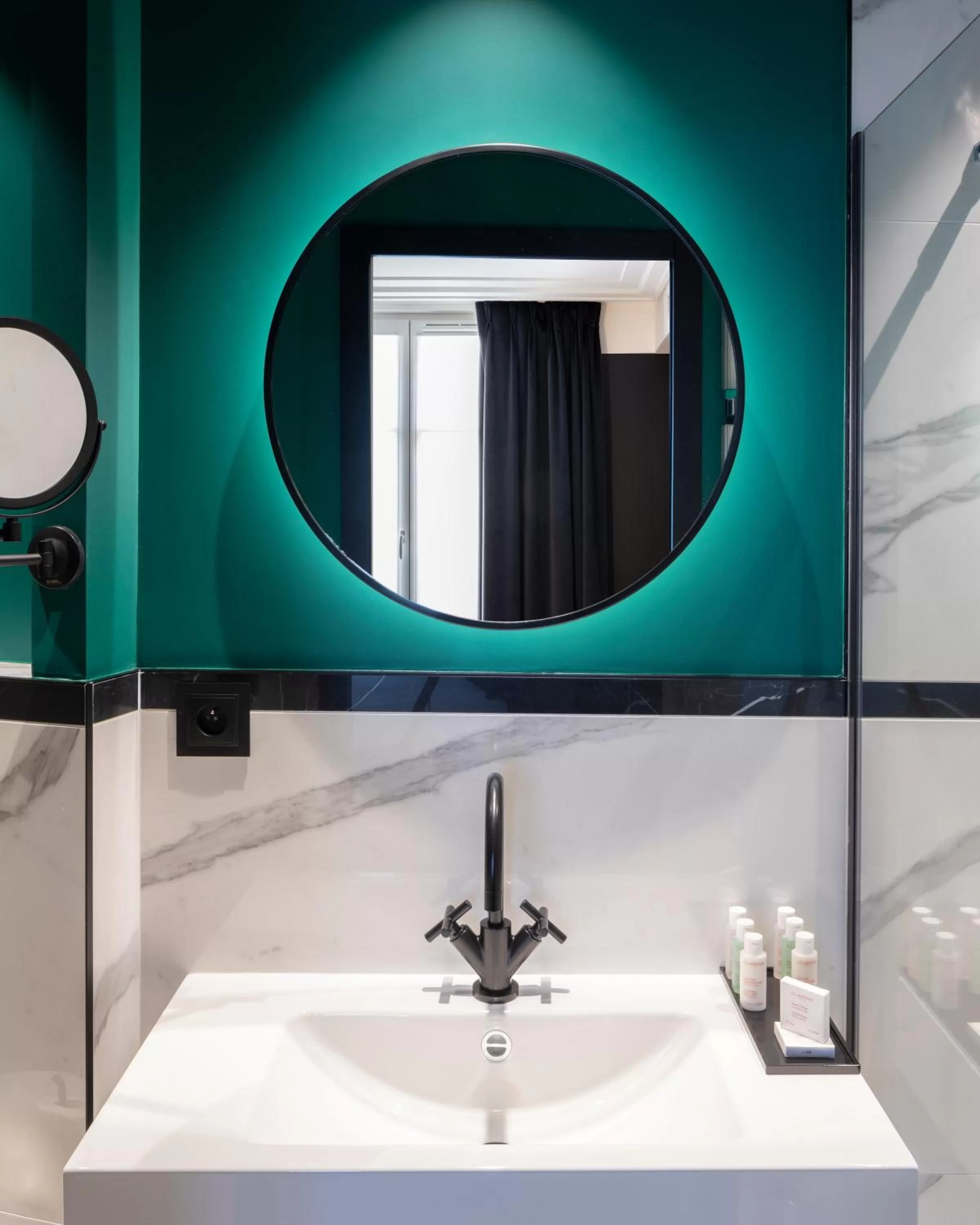 Bathroom in Hôtel Parisianer