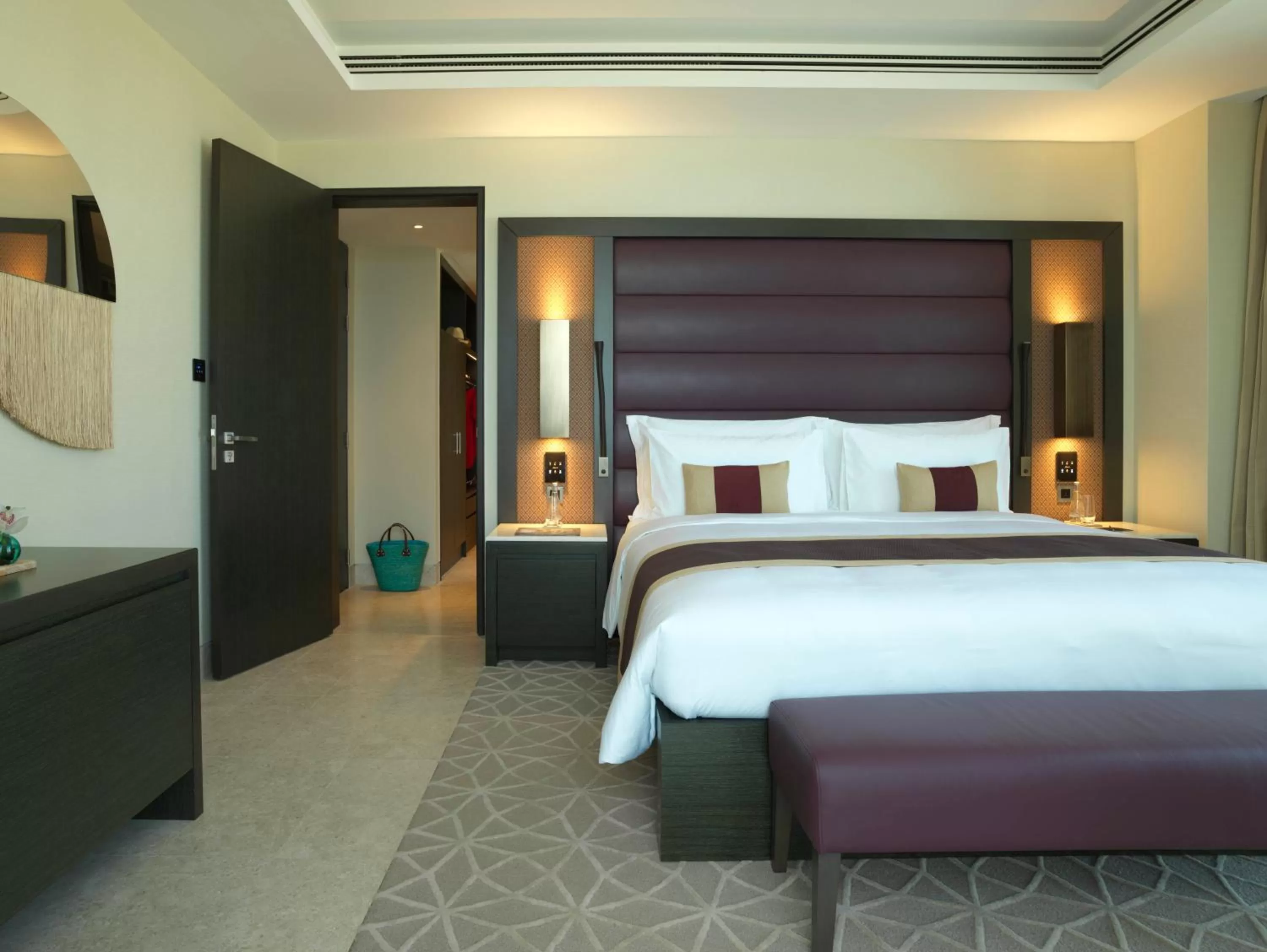 Photo of the whole room, Bed in Kempinski Hotel Muscat