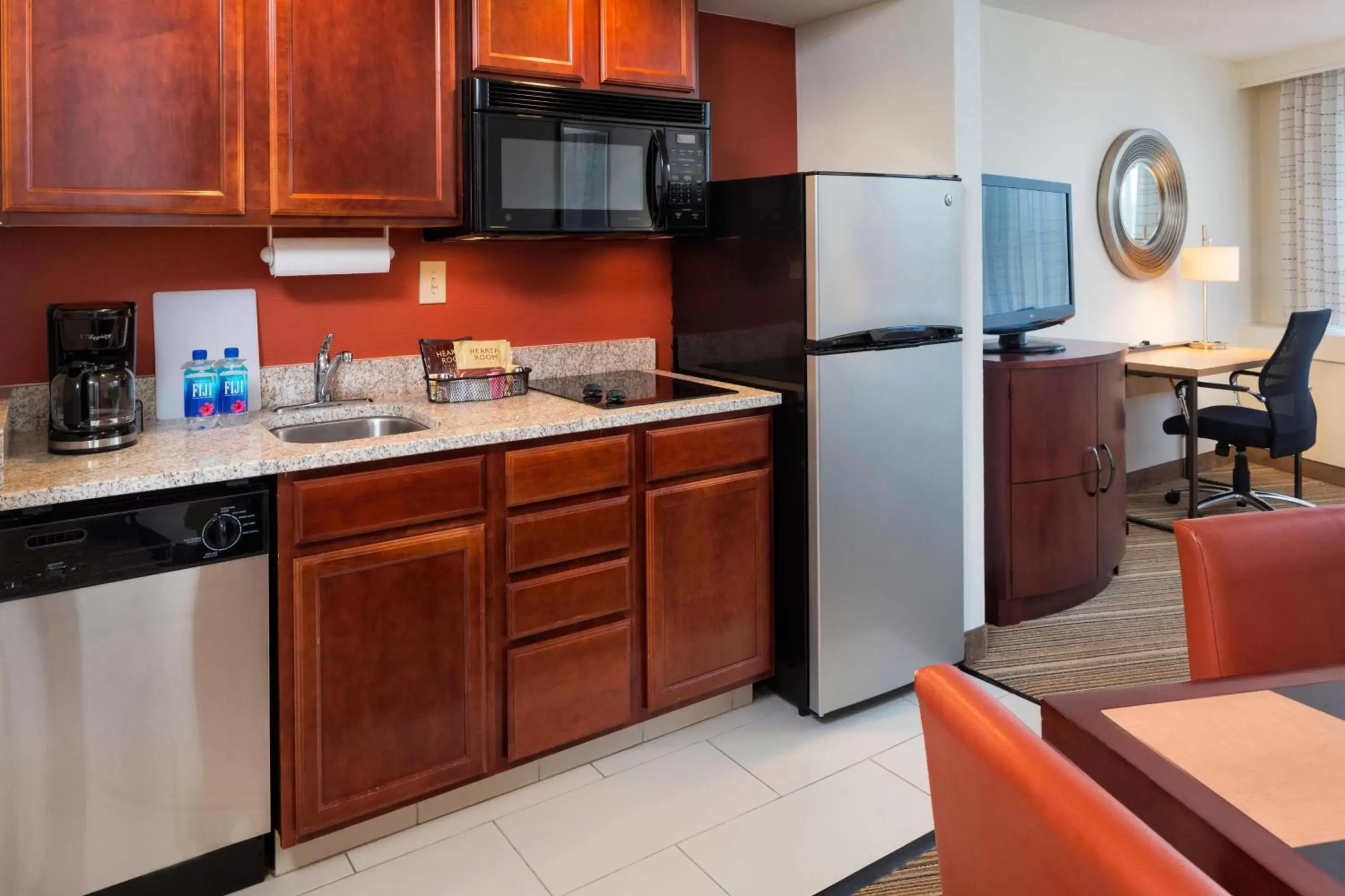 Bedroom, Kitchen/Kitchenette in Residence Inn by Marriott Minneapolis Edina