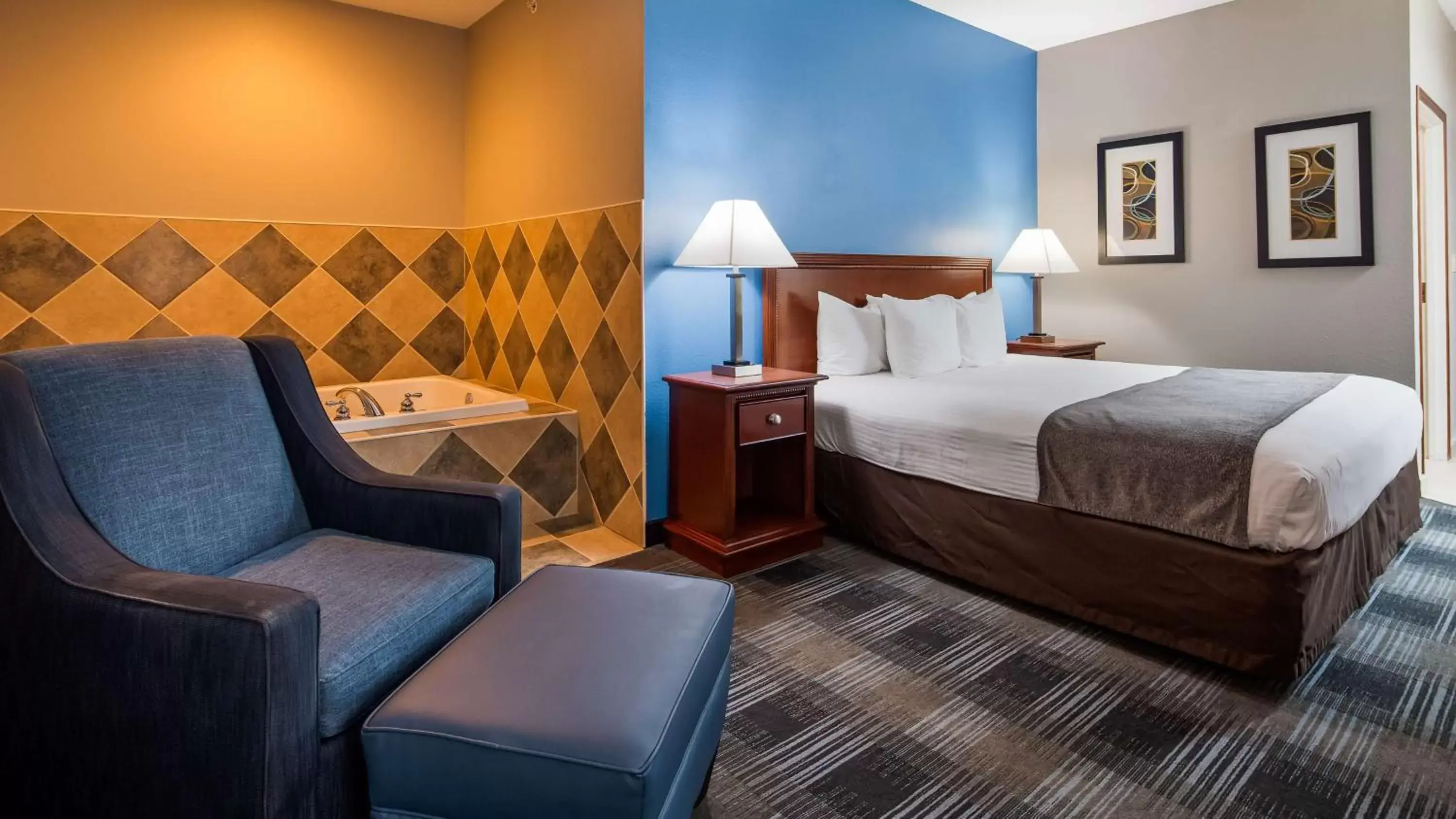 Photo of the whole room, Bed in Best Western Geneseo Inn Photo of the whole room, Bed in Best Western Geneseo Inn