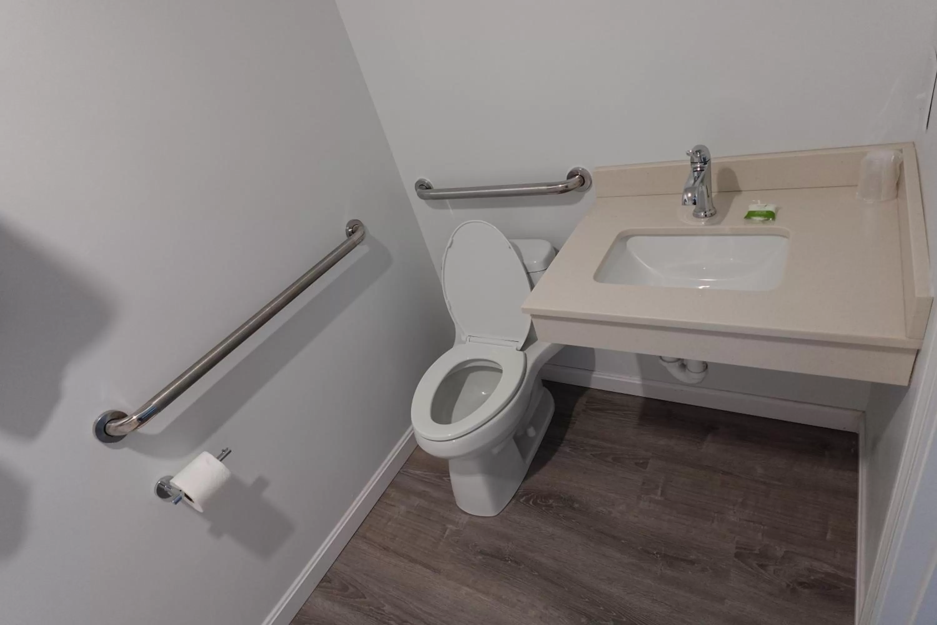 Bathroom in Blue Beach Motel Providence North Kingstown