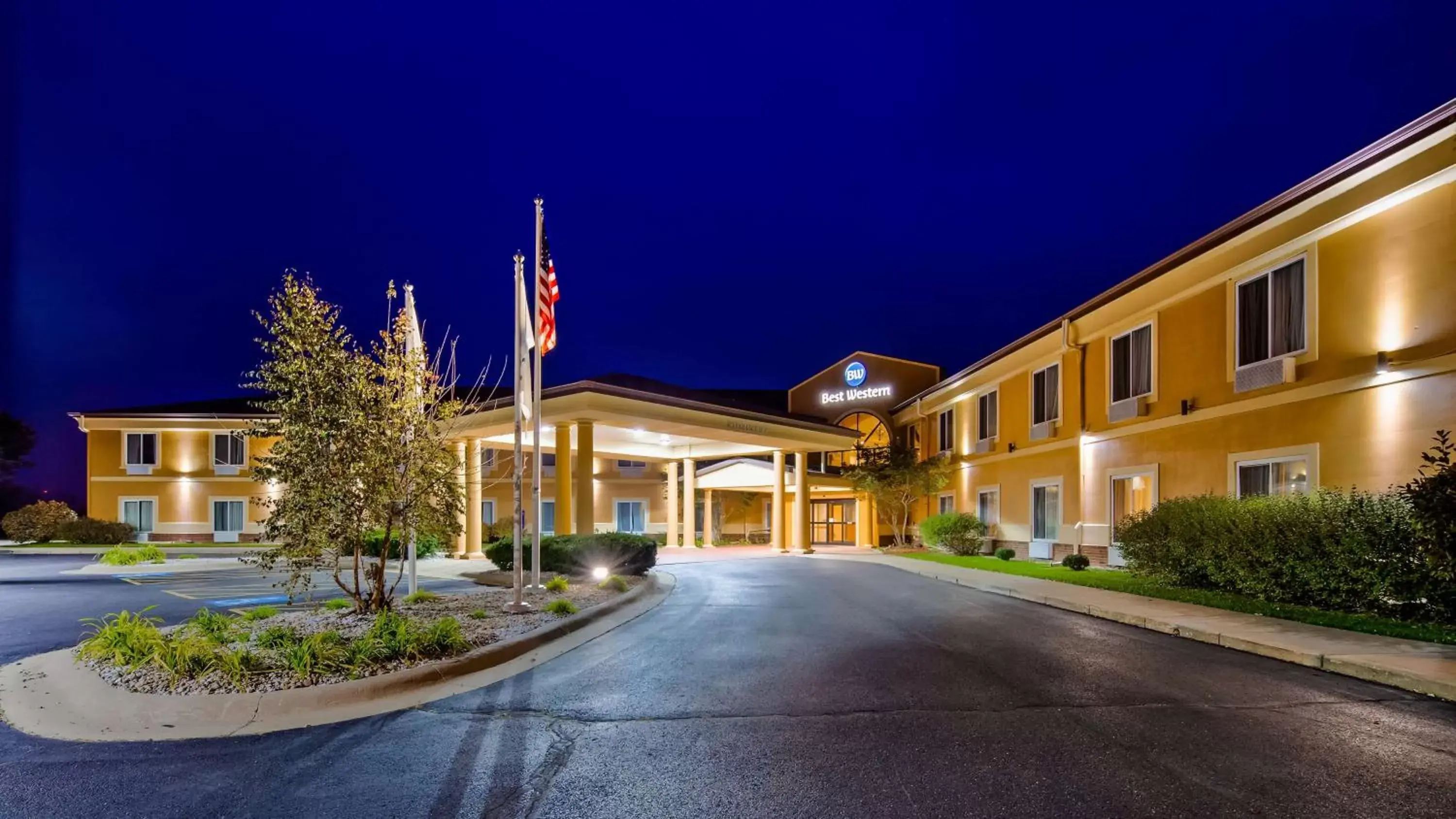 Property Building in Best Western Annawan Inn