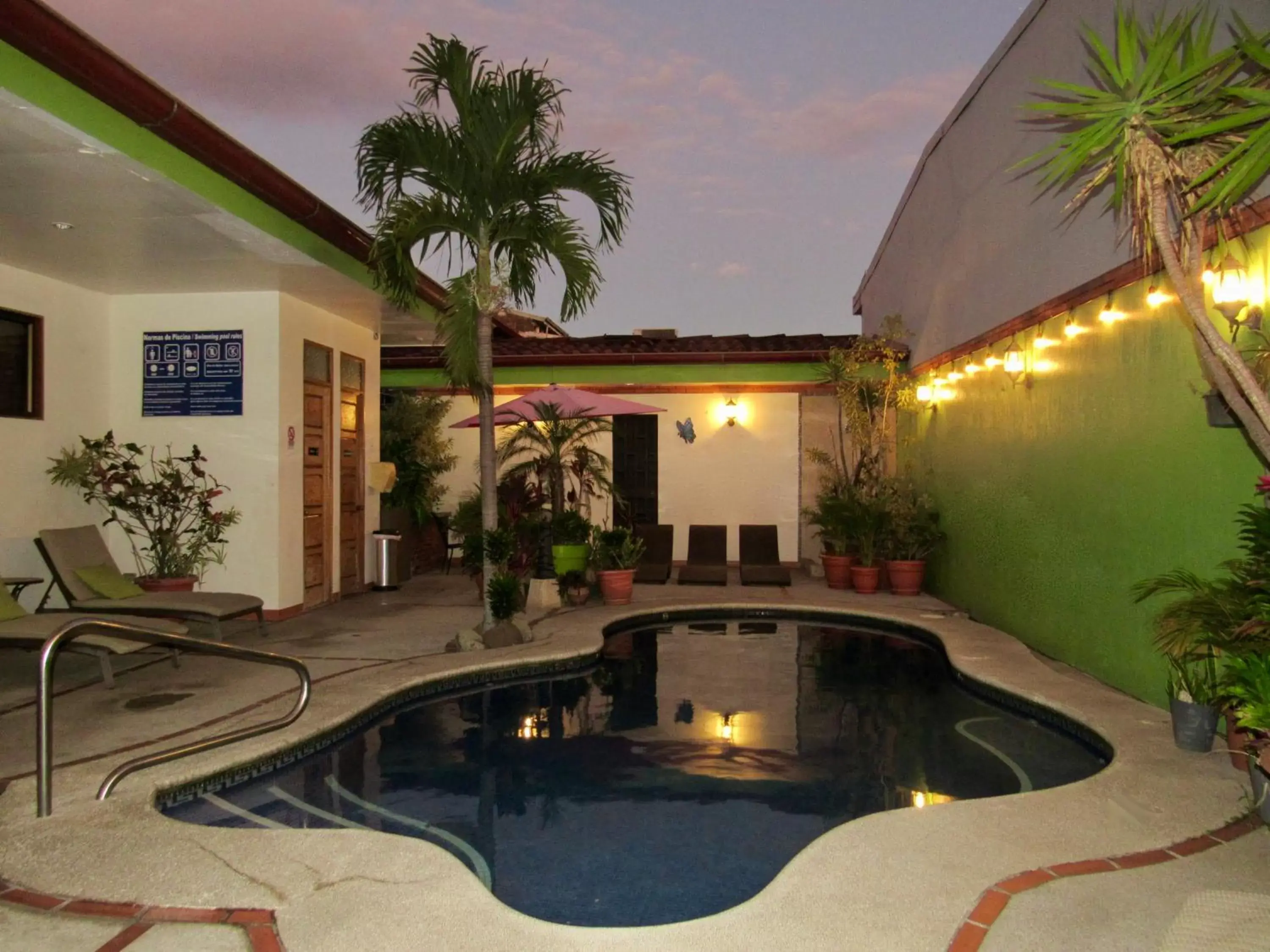 Pool view, Swimming Pool in Hotel La Guaria Inn & Suites