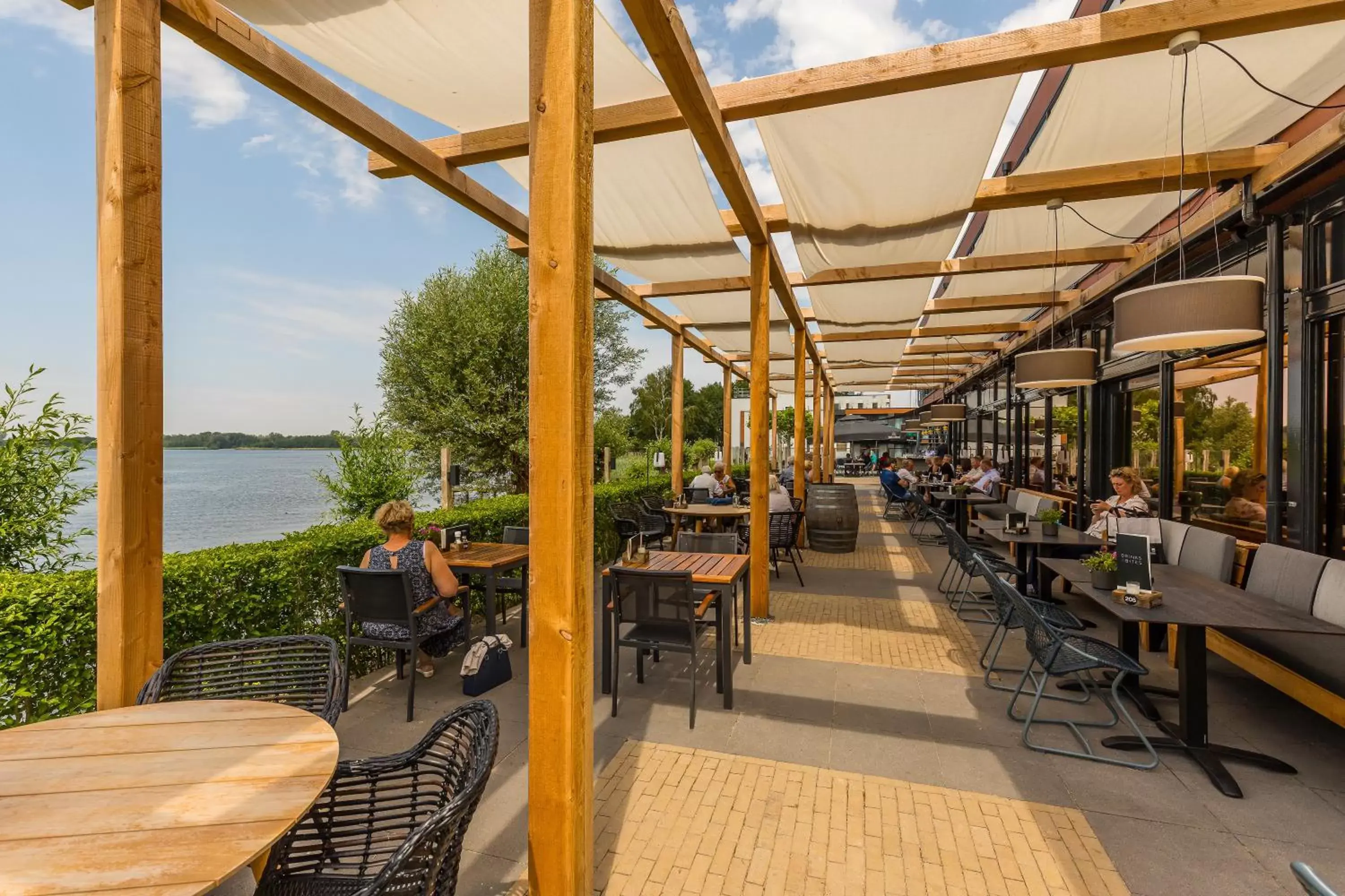 Patio, Restaurant/Places to Eat in Postillion Amersfoort Veluwemeer