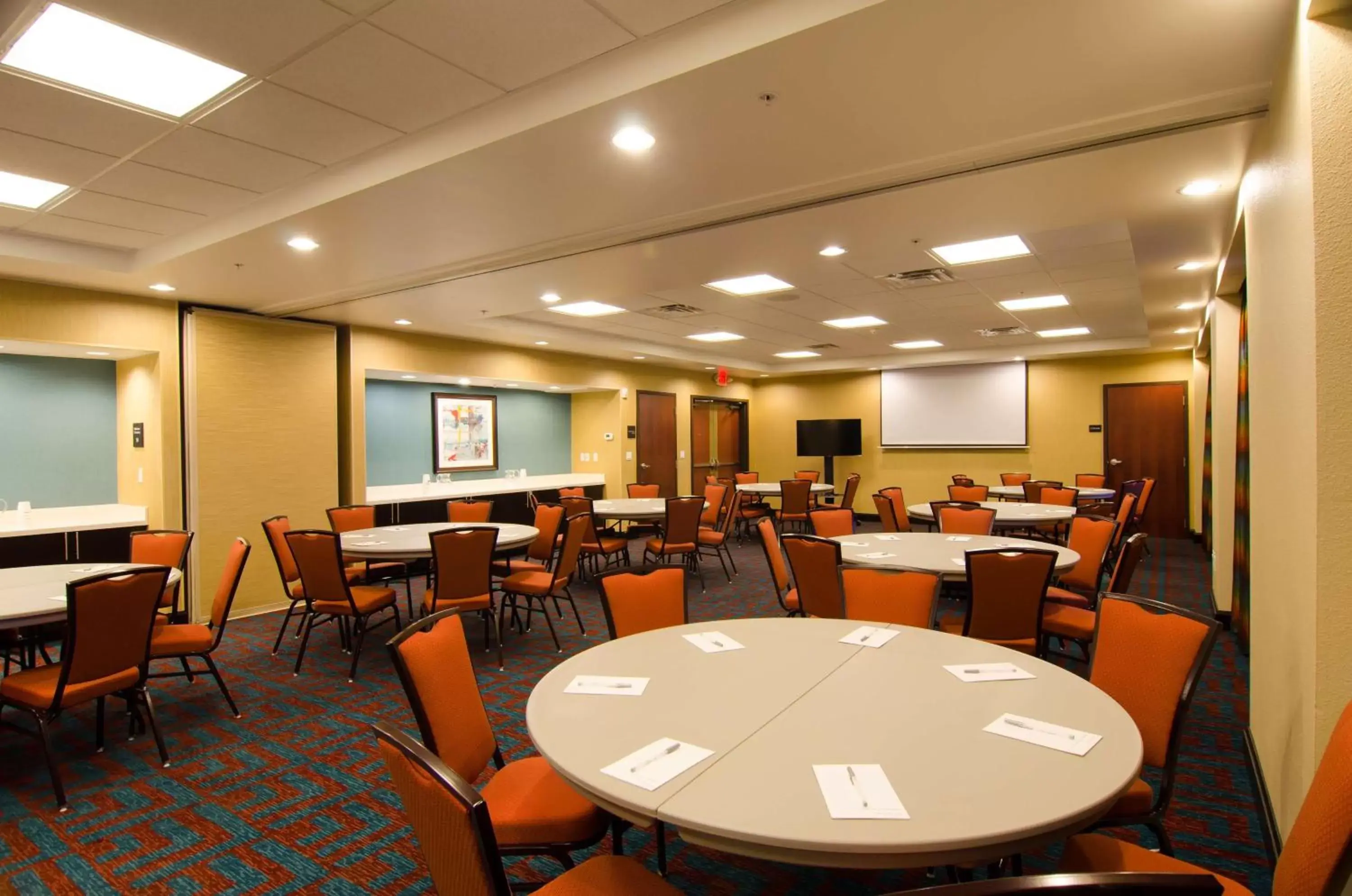Meeting/conference room, Restaurant/Places to Eat in Hampton Inn & Suites Huntsville