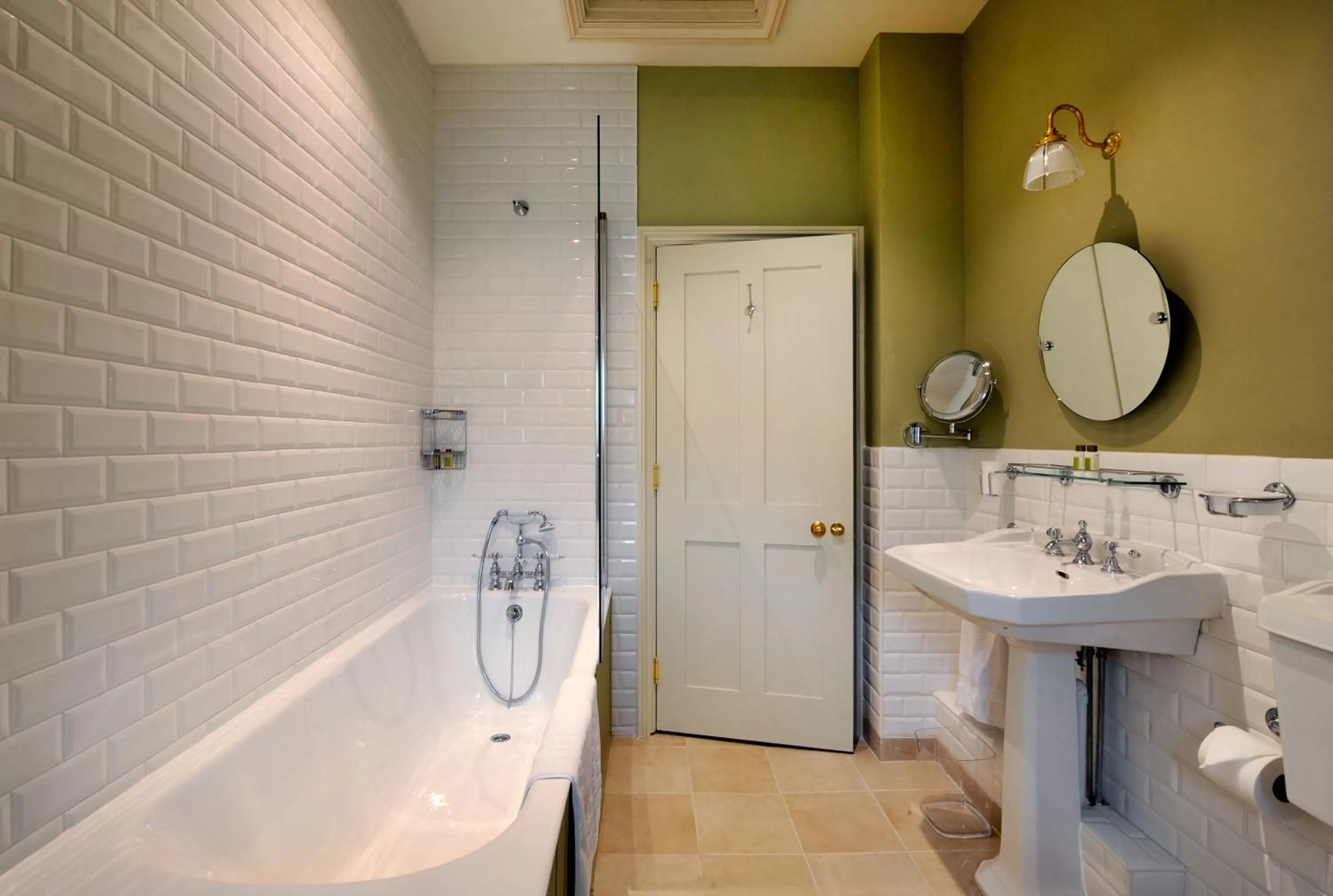 Bathroom in The Stag and Huntsman at Hambleden