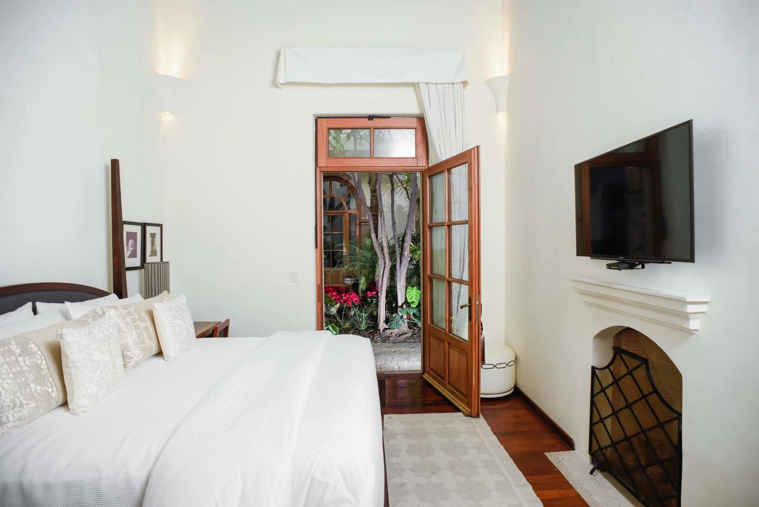 TV and multimedia, Bed in Hotel Casa Blanca 7