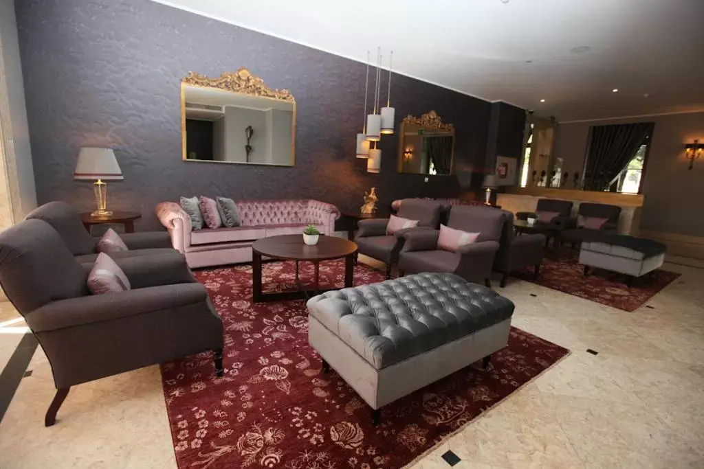 Communal lounge/ TV room in Hotel do Elevador