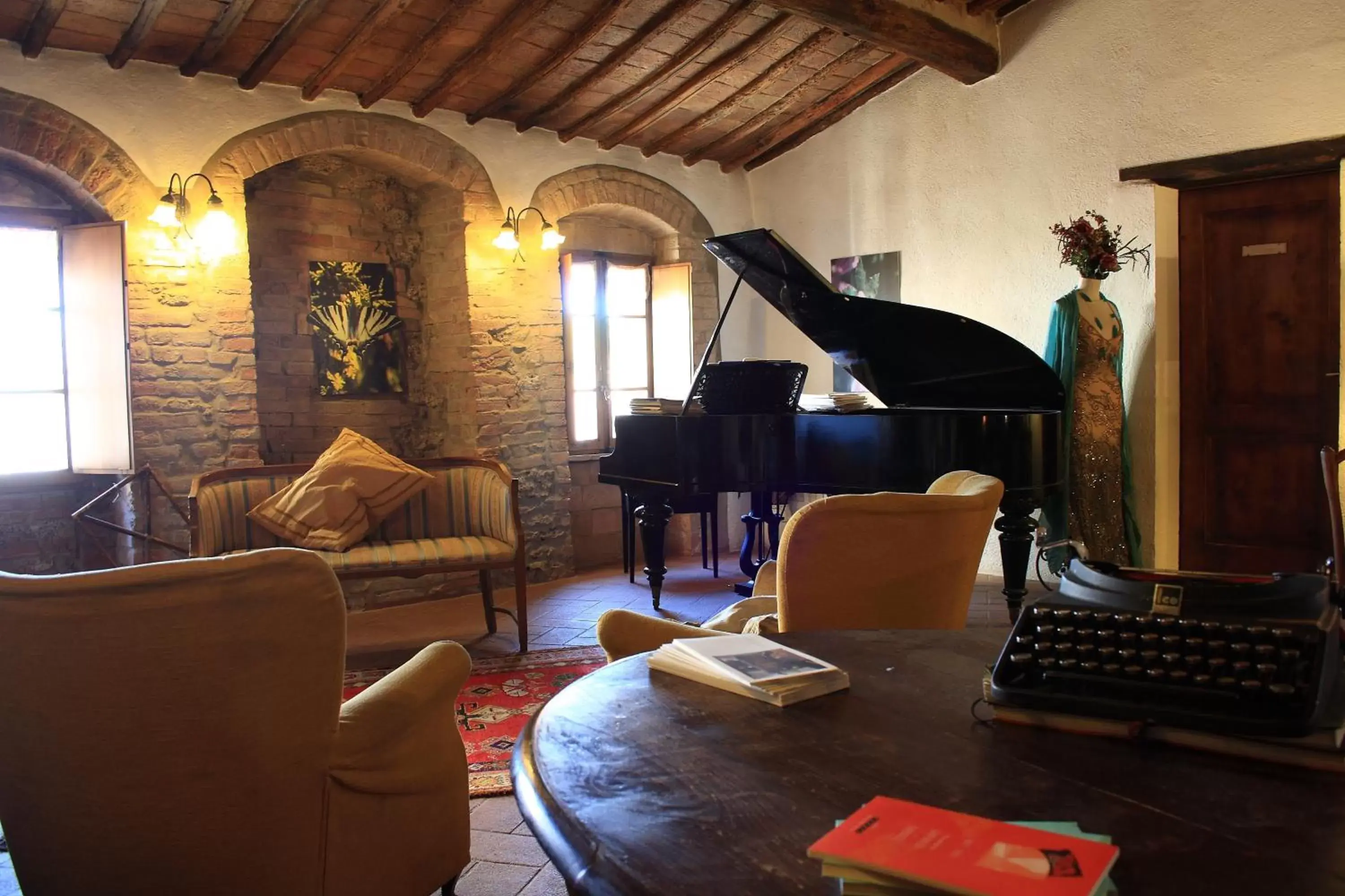 Communal lounge/ TV room, Seating Area in La Locanda del Loggiato