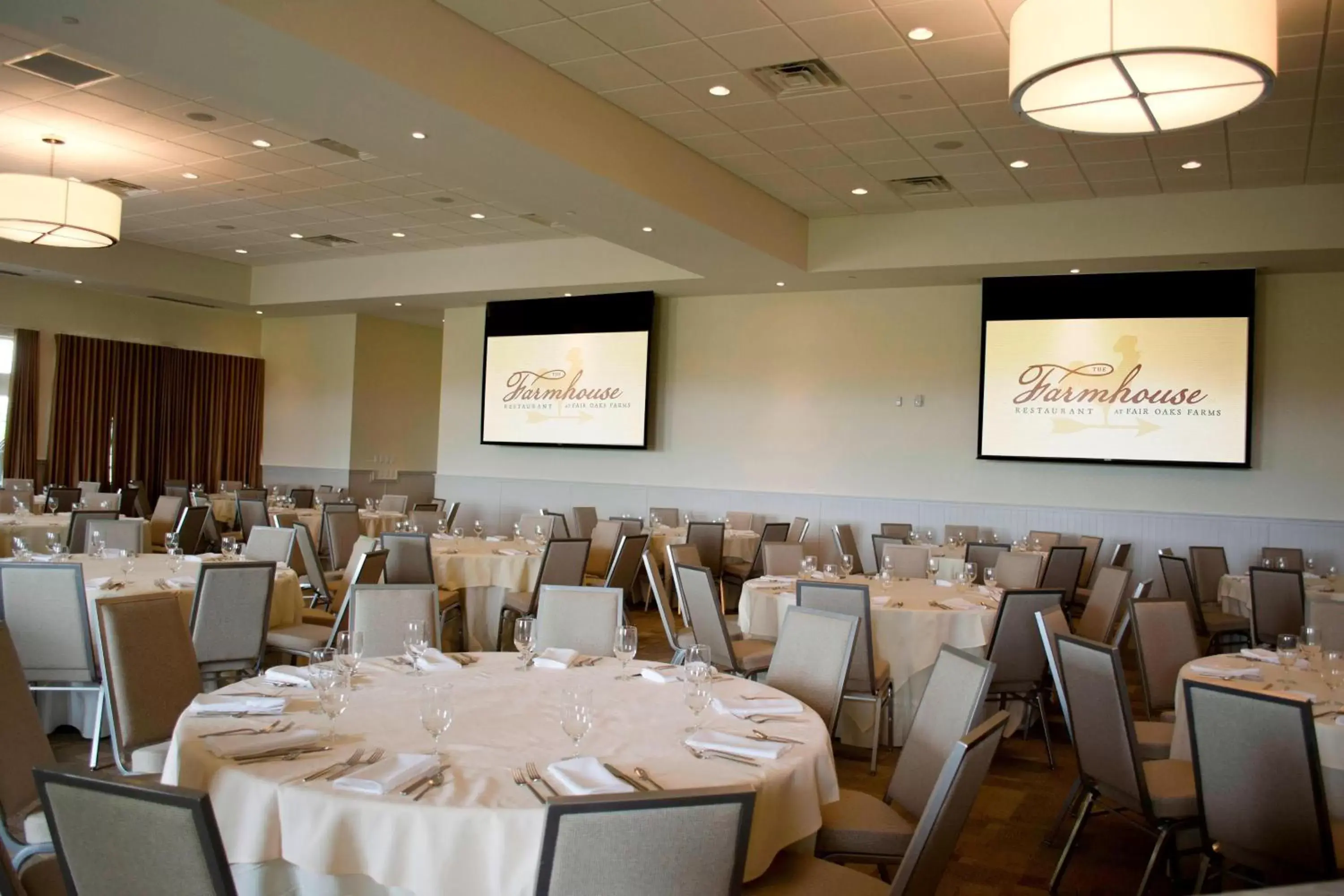 Meeting/conference room, Restaurant/Places to Eat in Fairfield Inn & Suites by Marriott Fair Oaks Farms