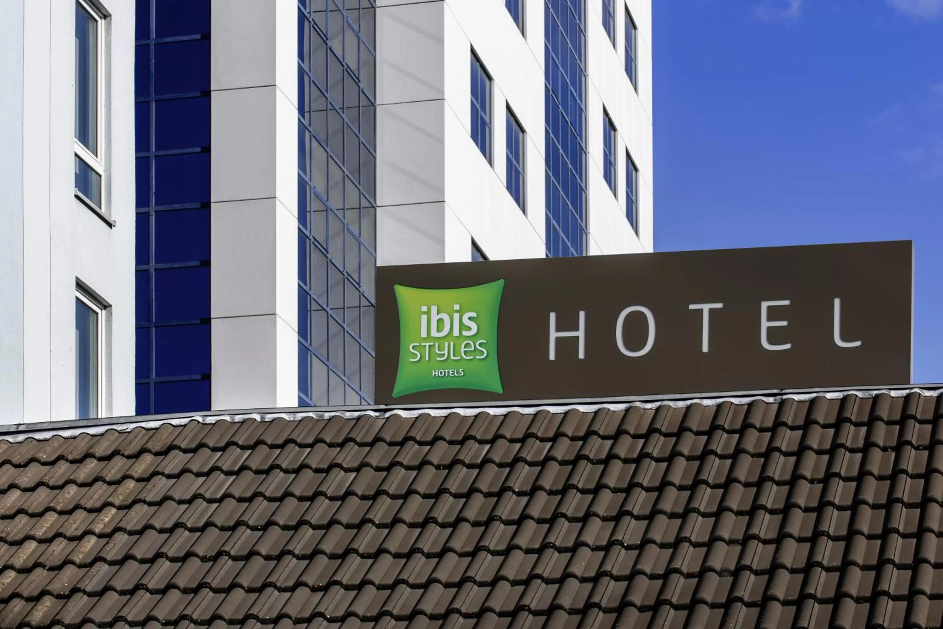 Facade/entrance in ibis Styles Duesseldorf-Neuss
