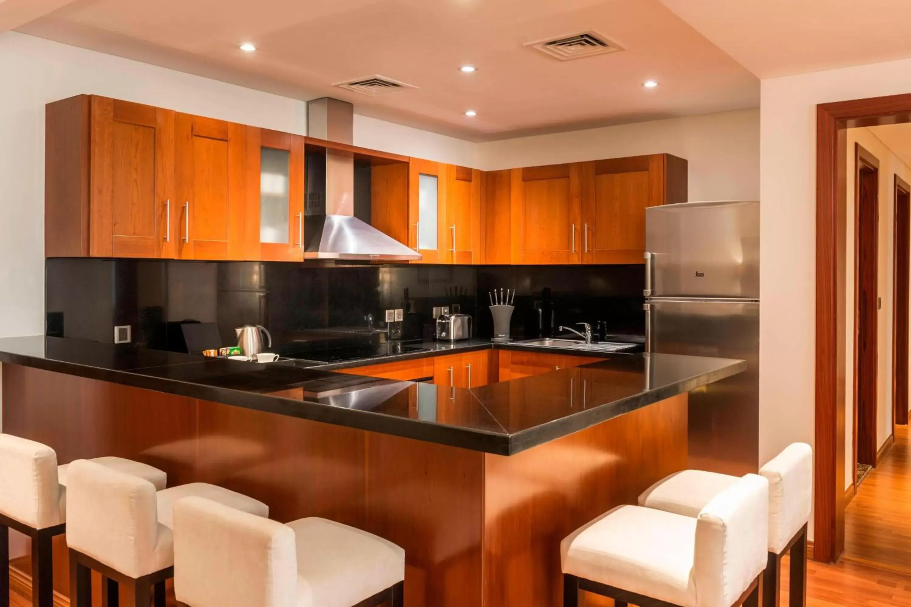 Bedroom, Kitchen/Kitchenette in Grosvenor House, a Luxury Collection Hotel, Dubai