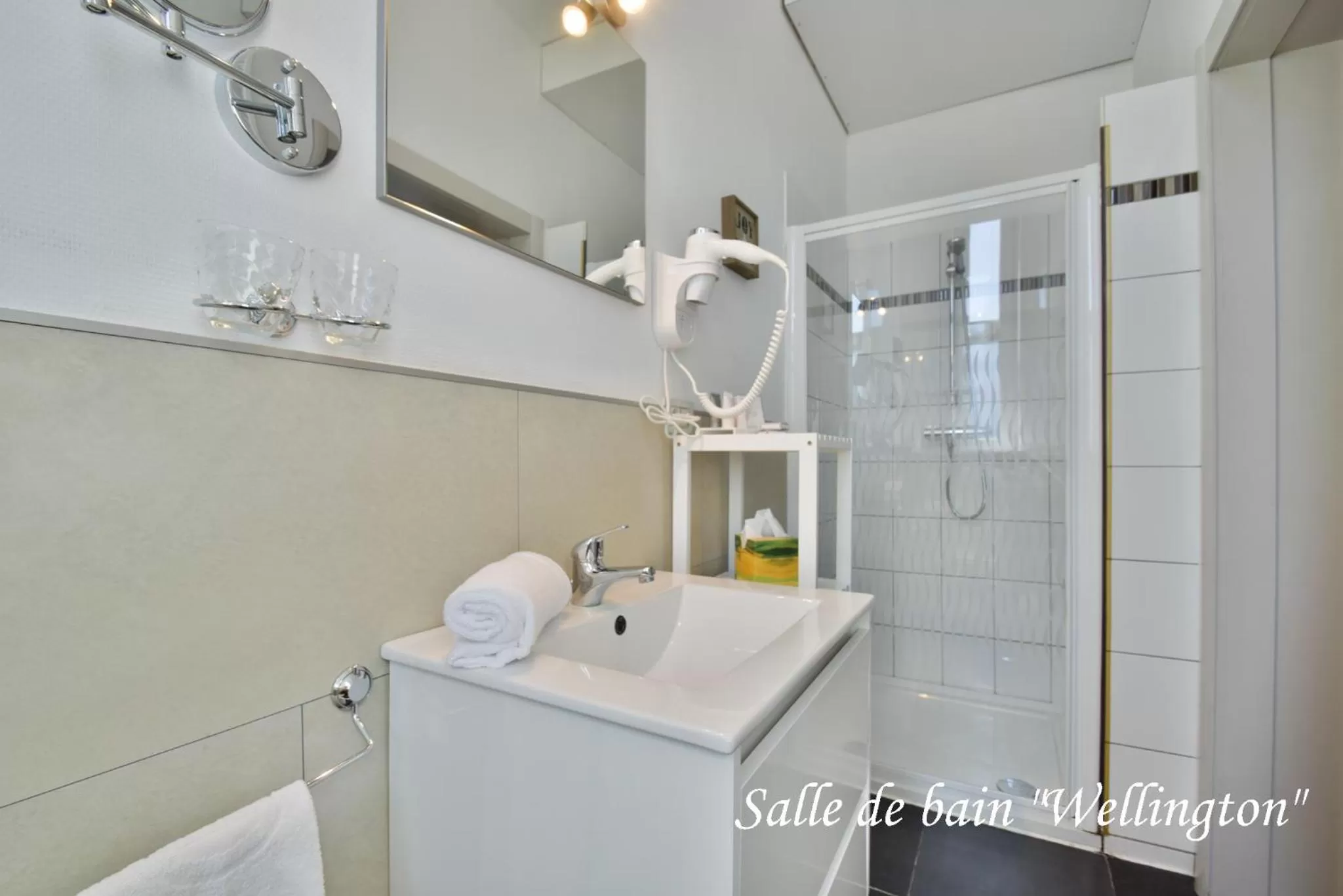 Bathroom in Hôtel l'Ecrin d'Ô