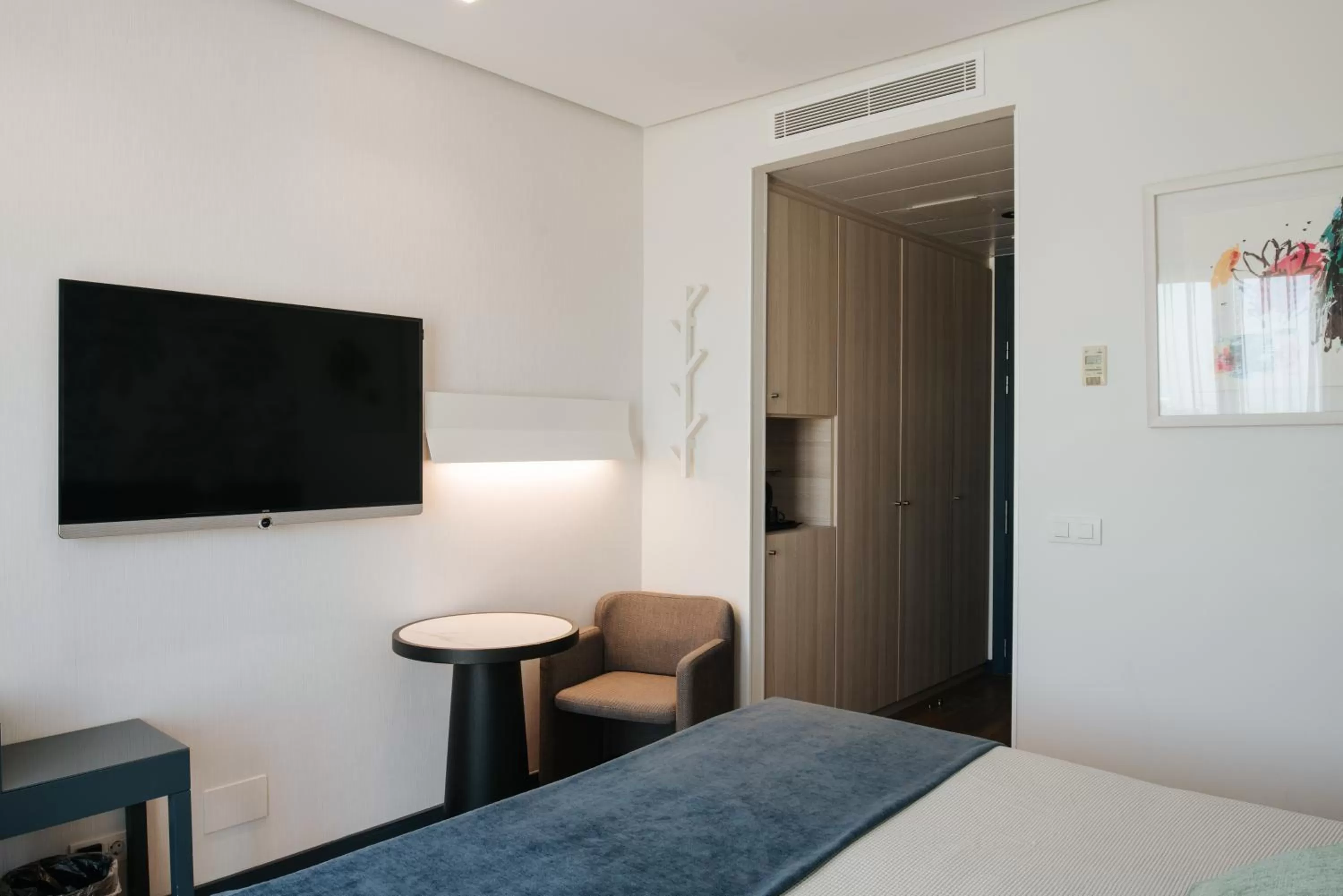 TV and multimedia, Bed in Hotel Neptuno Playa & Spa