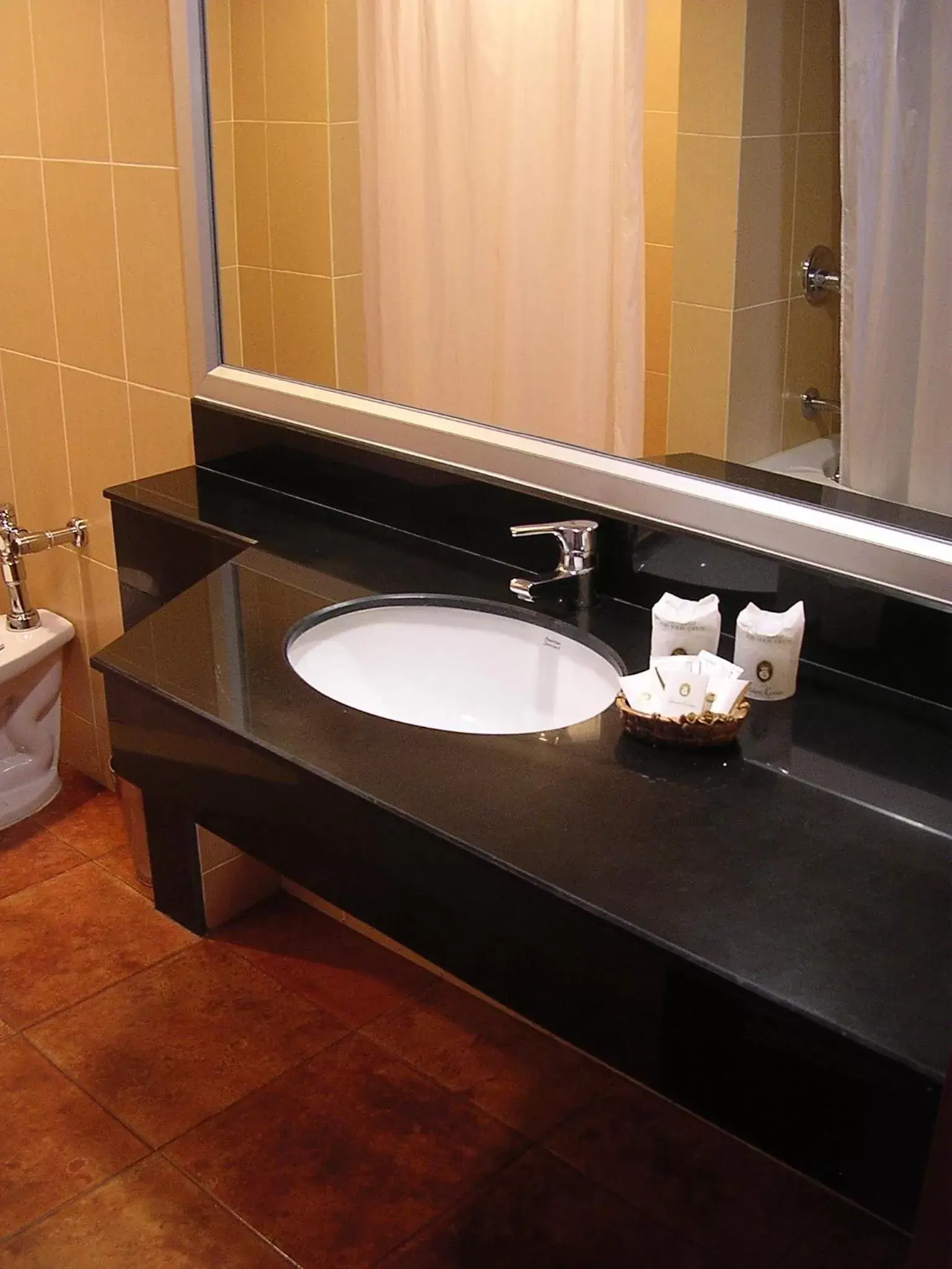 Bathroom in Hatyai Golden Crown Hotel