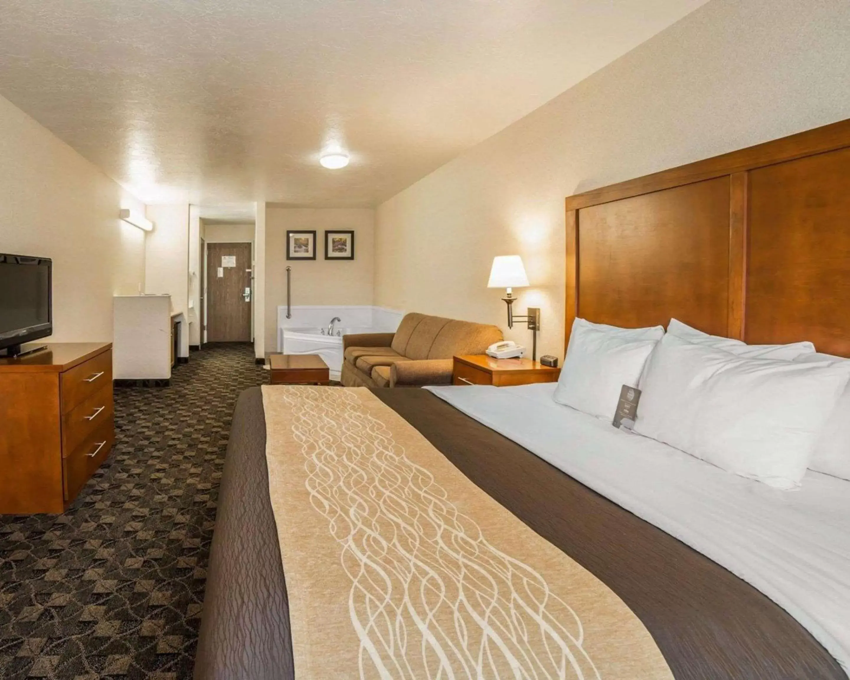 Photo of the whole room, Bed in Comfort Inn & Suites Beaver - Interstate 15 North