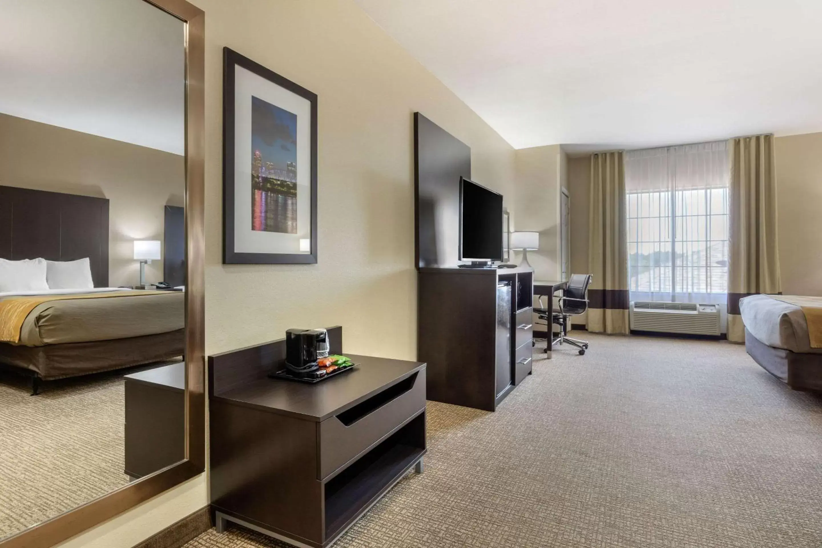 Photo of the whole room, TV/Entertainment Center in Comfort Inn & Suites North Little Rock McCain Mall