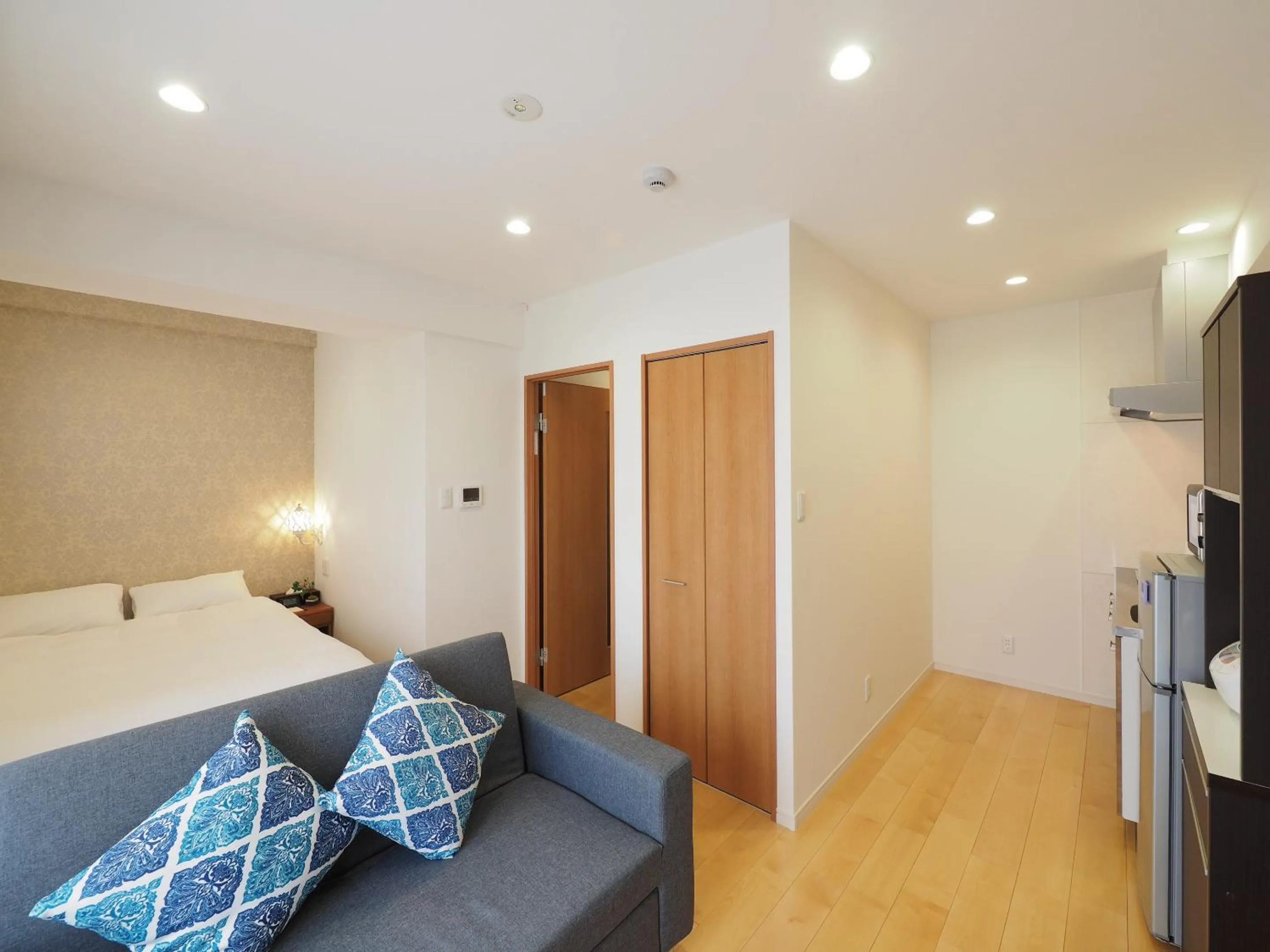 Living room, Bed in Condominium L's INN