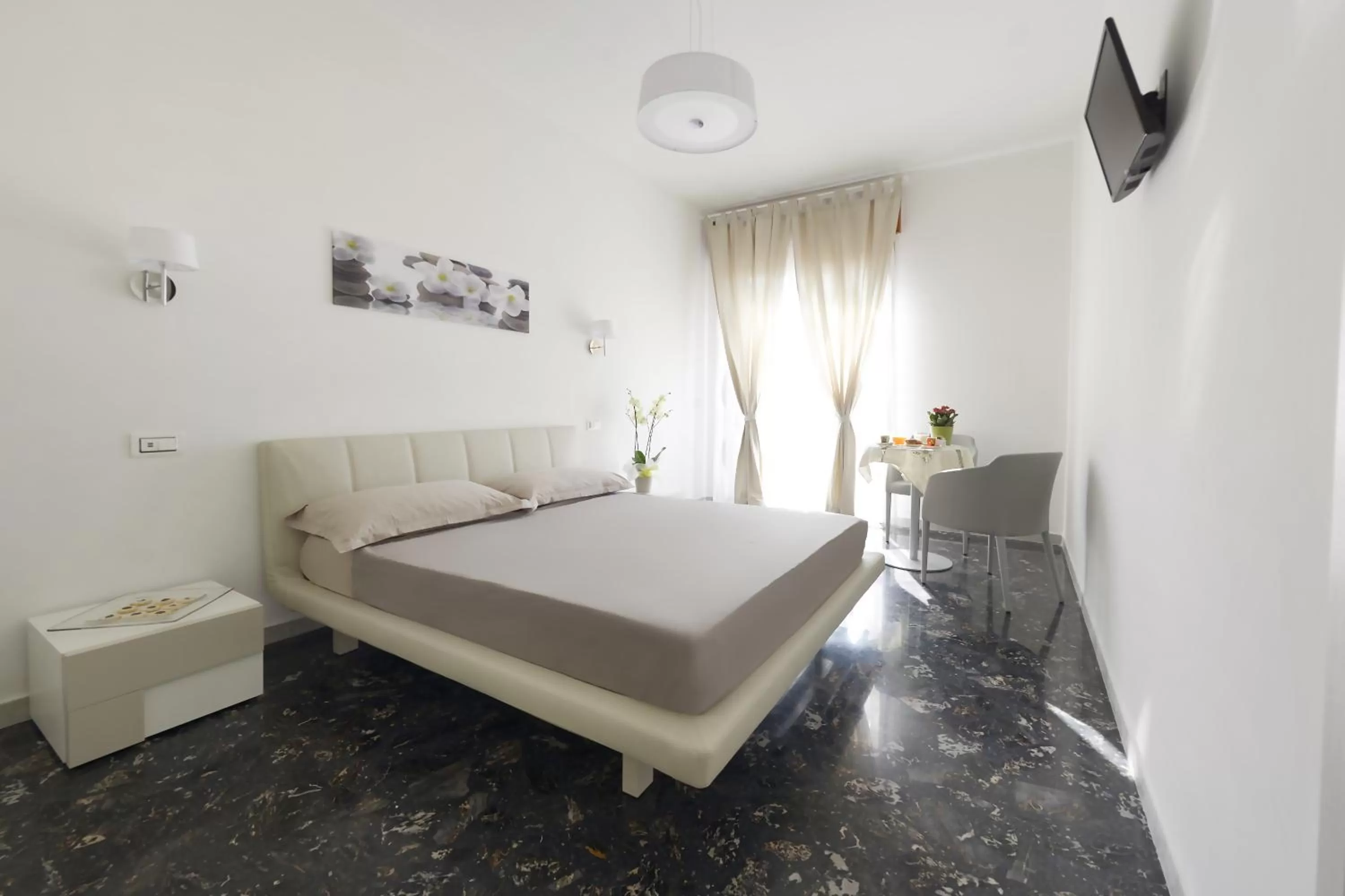 Photo of the whole room, Bed in B&B La Vie en Rose