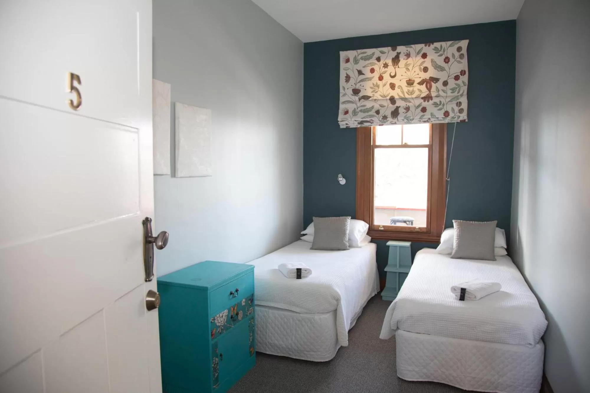 Bedroom, Bed in The Brown Pub