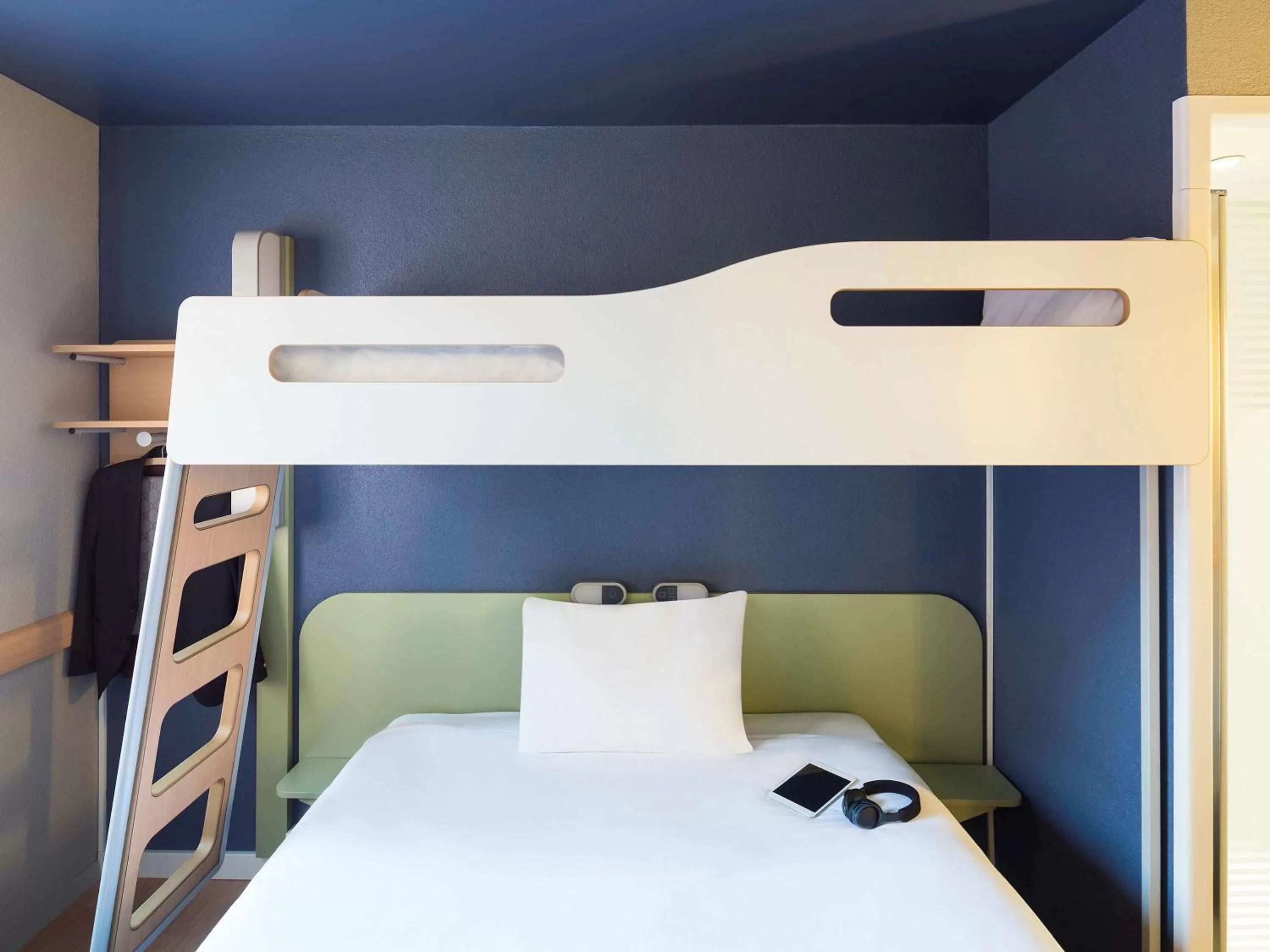 Photo of the whole room, Bed in ibis budget Zurich Airport