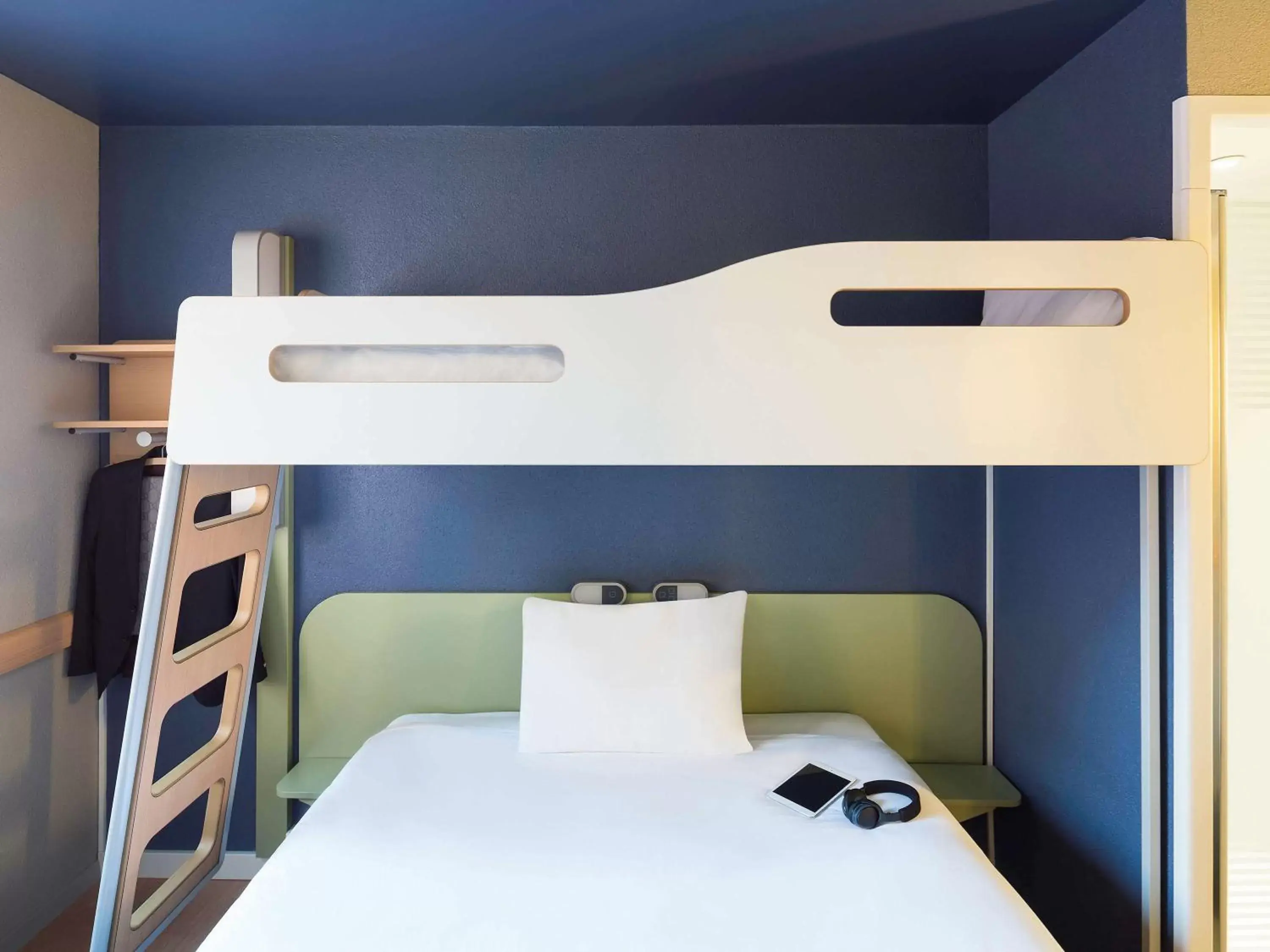 Photo of the whole room, Bunk Bed in ibis budget Zurich Airport