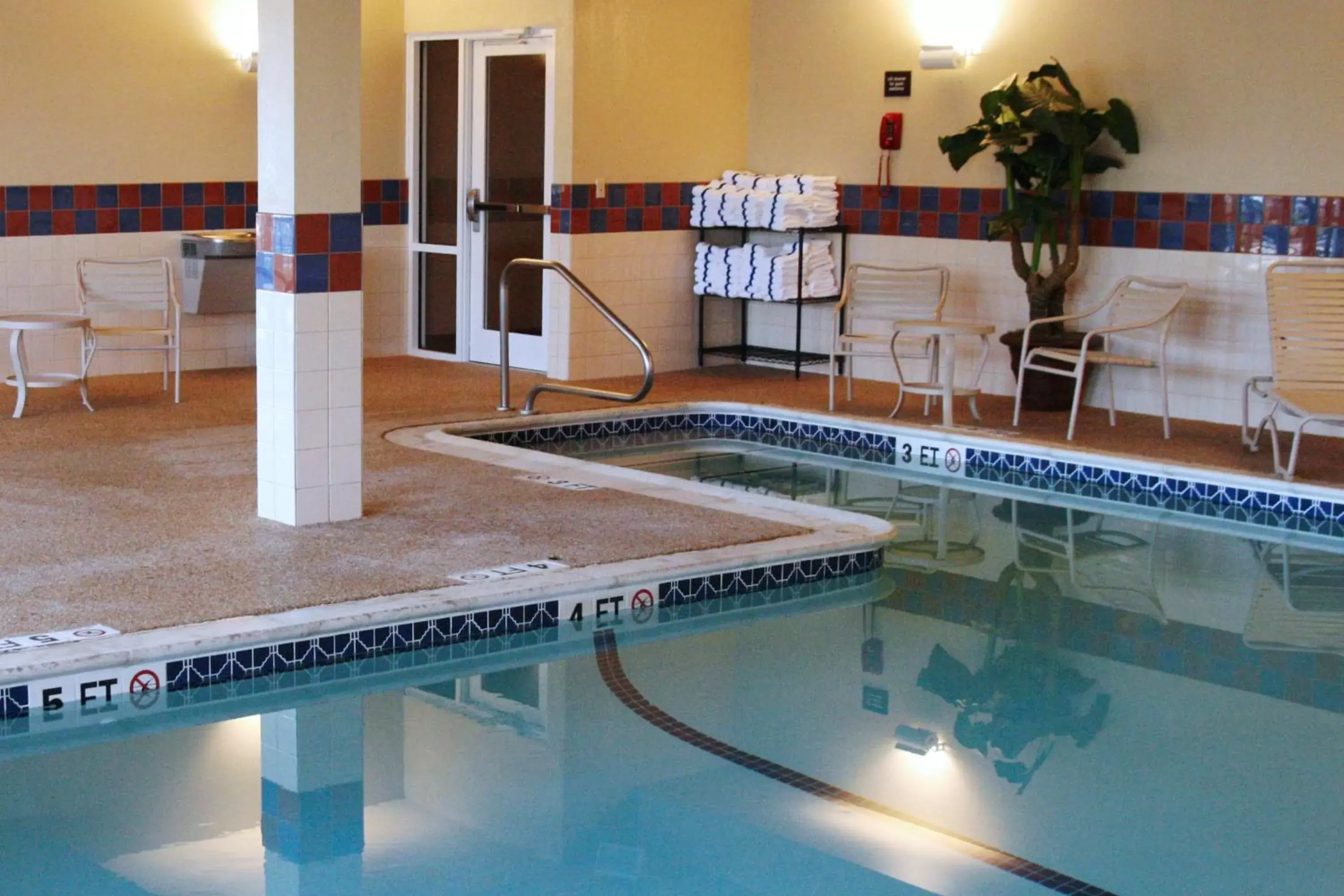 Pool view, Swimming Pool in Hampton Inn & Suites Rockland