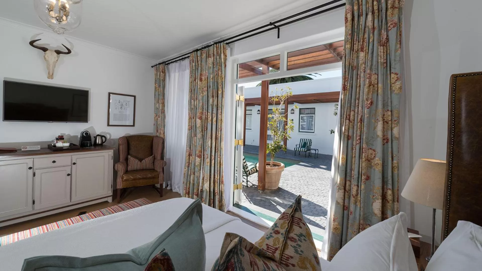 Bed in Drostdy Hotel