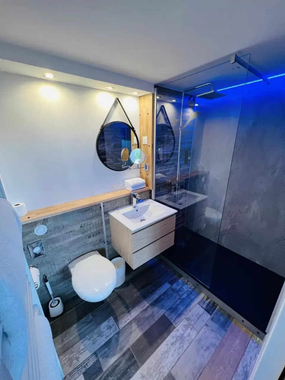 Shower, Bathroom in Kyriad Lisieux