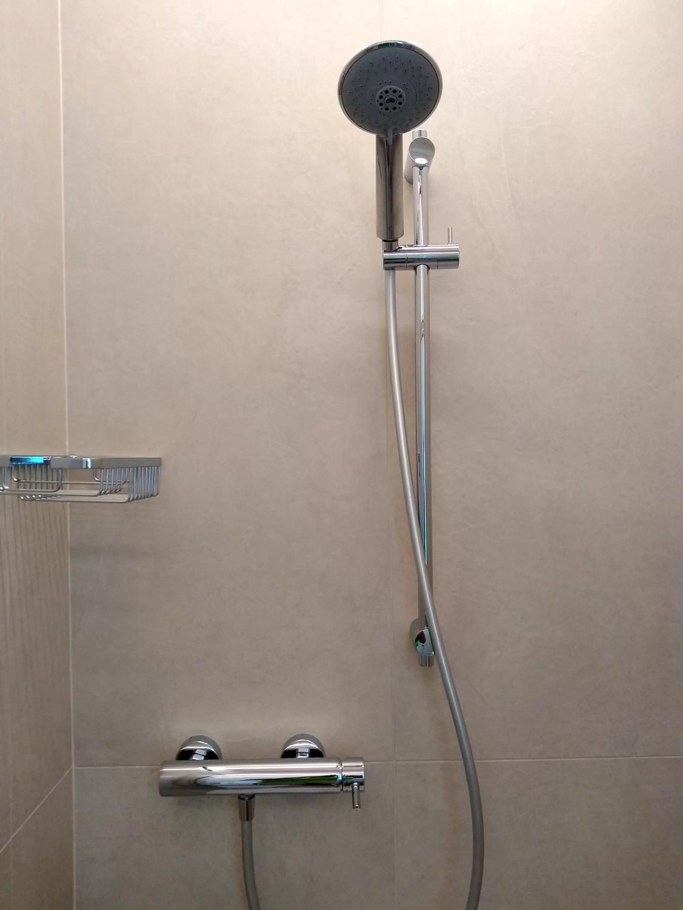 Shower, Bathroom in Le Mandragole B&B